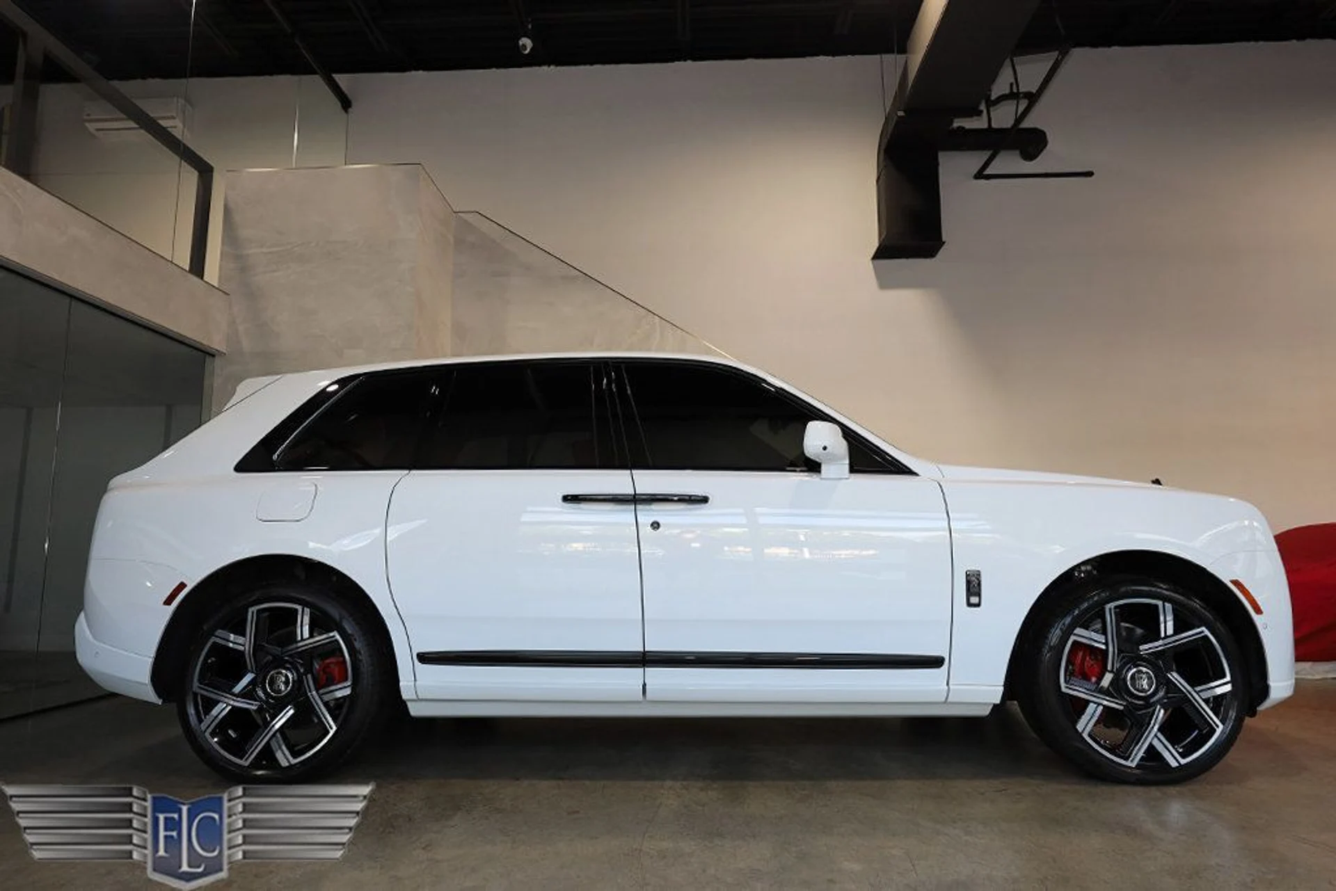 mph052_3015685550_used_2026_rolls_royce_cullinan_blackbadgesportutility_9689_23031080_53_1024_dab7bc9a02