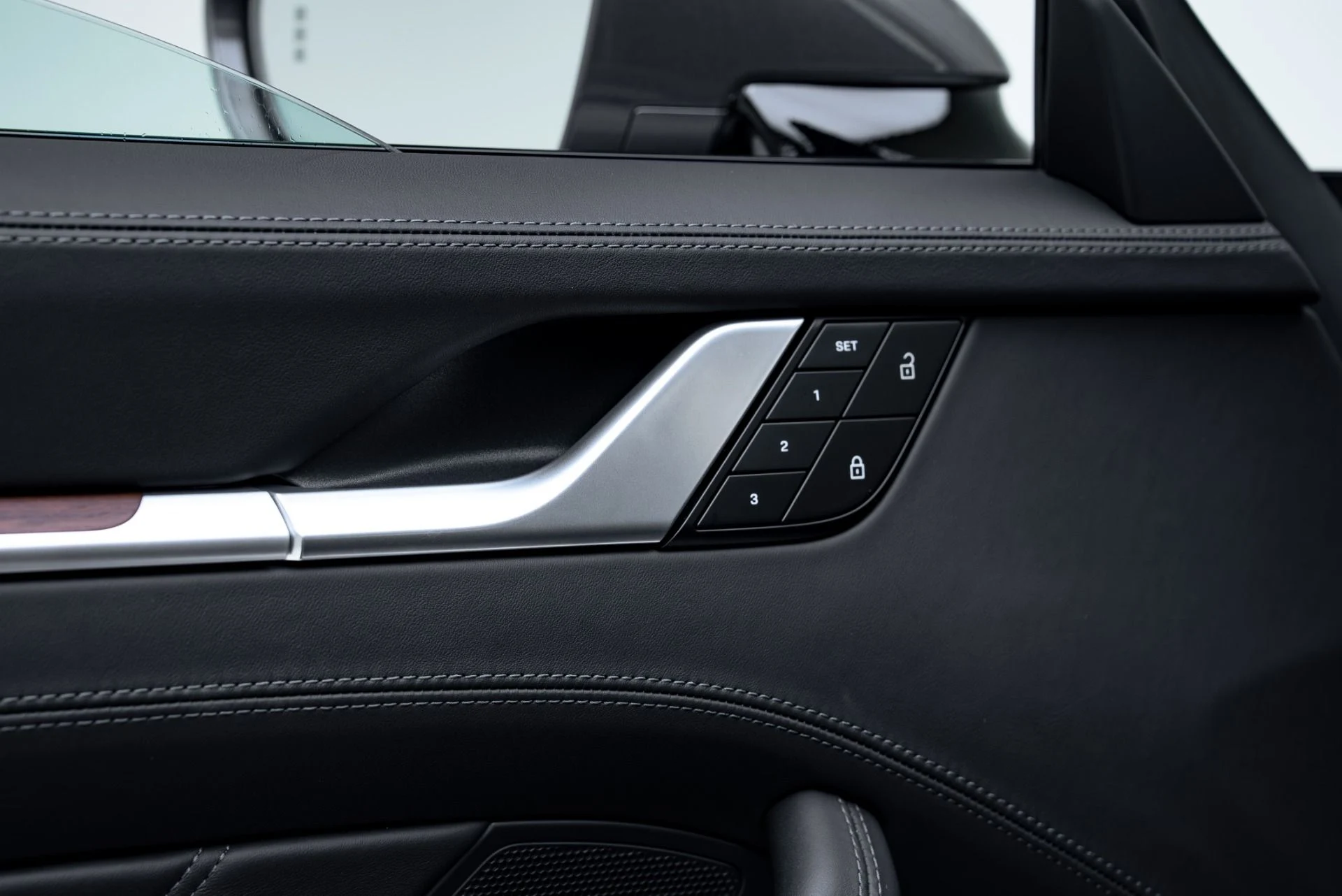 mph052_3024614155_Used_2023_Porsche_911_Sport_Classic_1776441930_7cdd45b33b