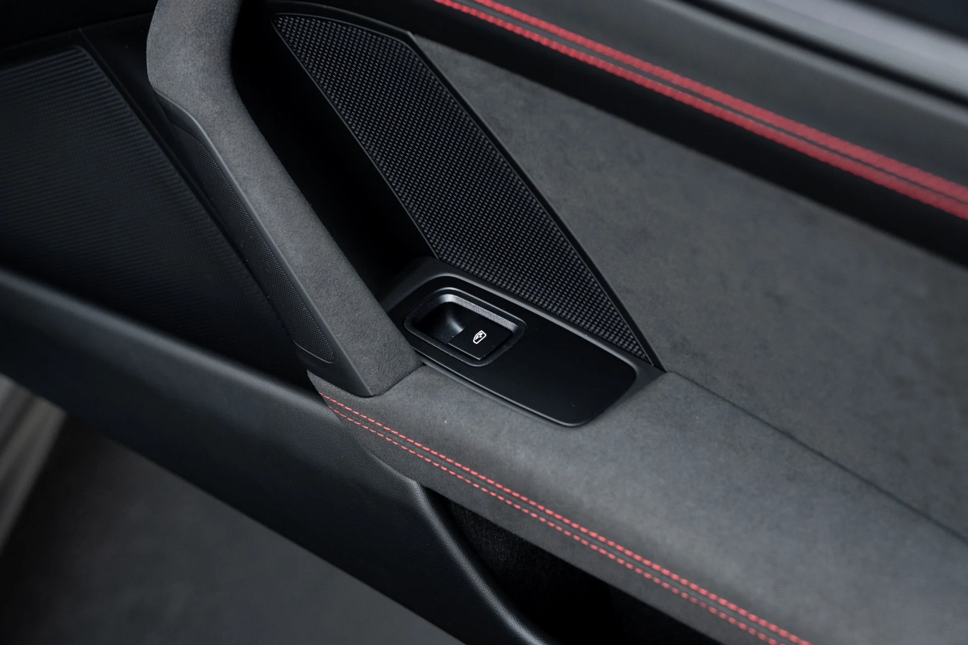 mph052_3030075884_Used_2022_Porsche_911_GT_3_w_Touring_1769199513_3e0d0095b8