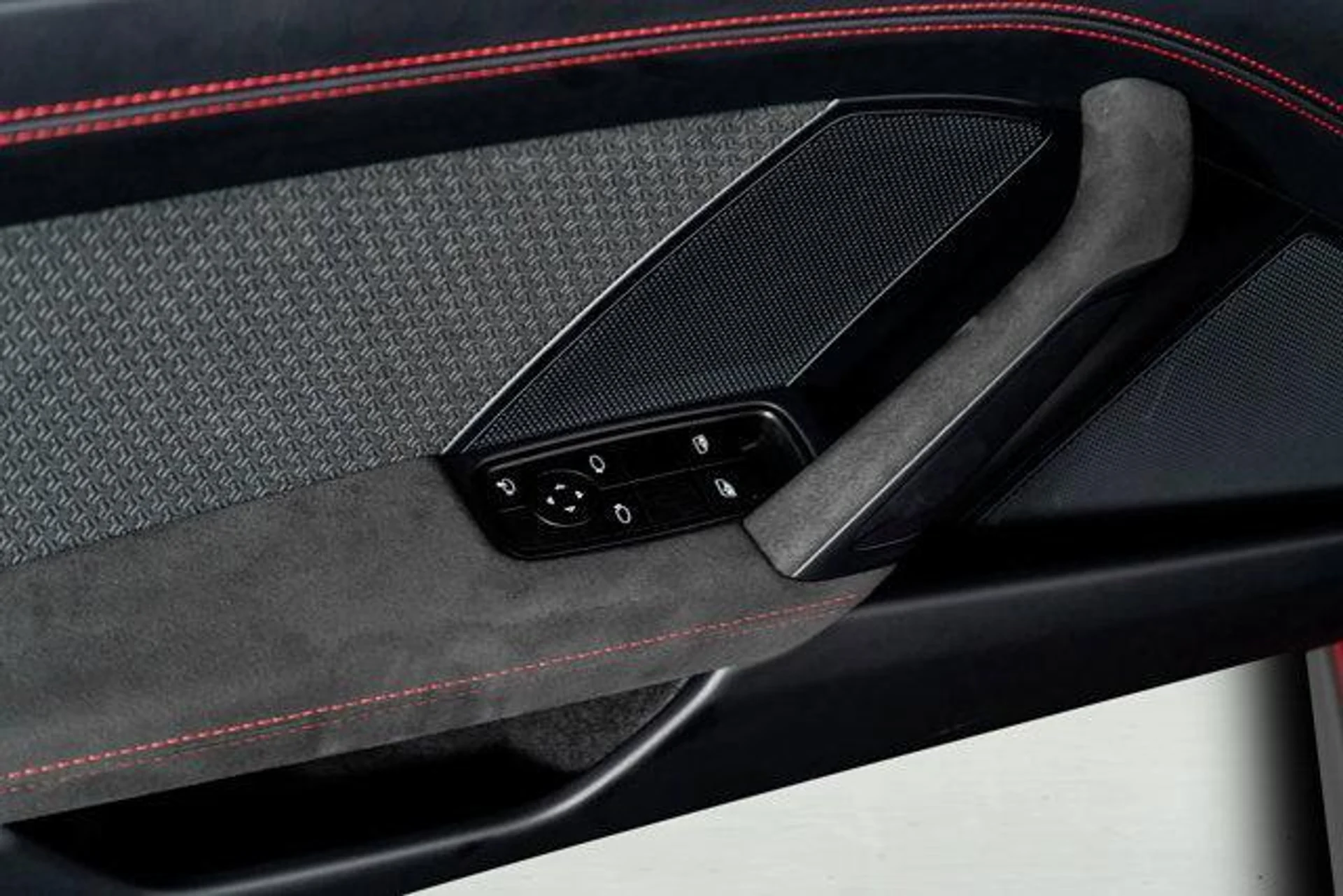 mph052_3099803797_h_K_Px_L35ede_Bosfd_KU_Ksm_Pw9x_Ryw_69374d0b5d