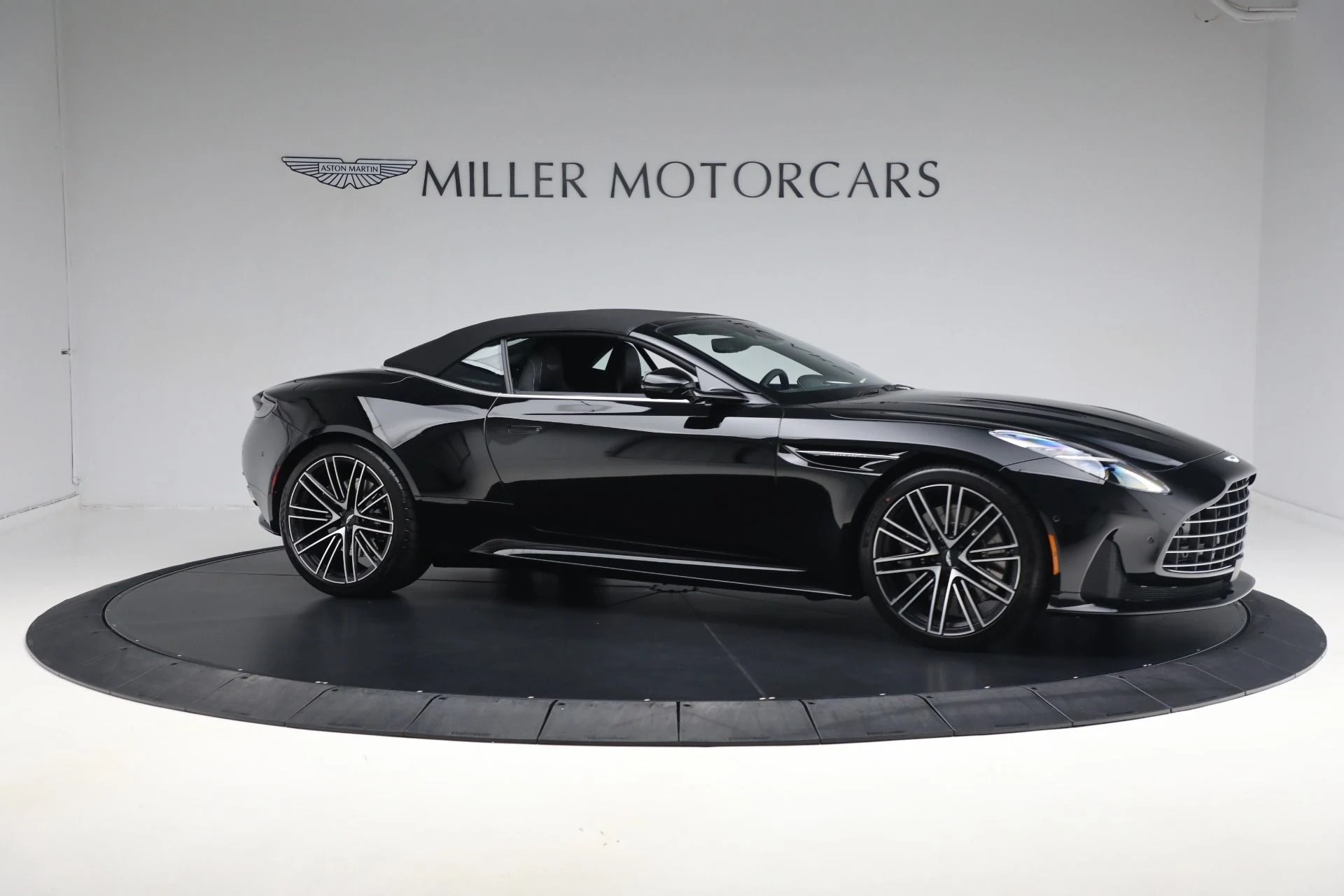 mph052_3127460210_New_2025_Aston_Martin_DB_12_Volante_07ea1935d6