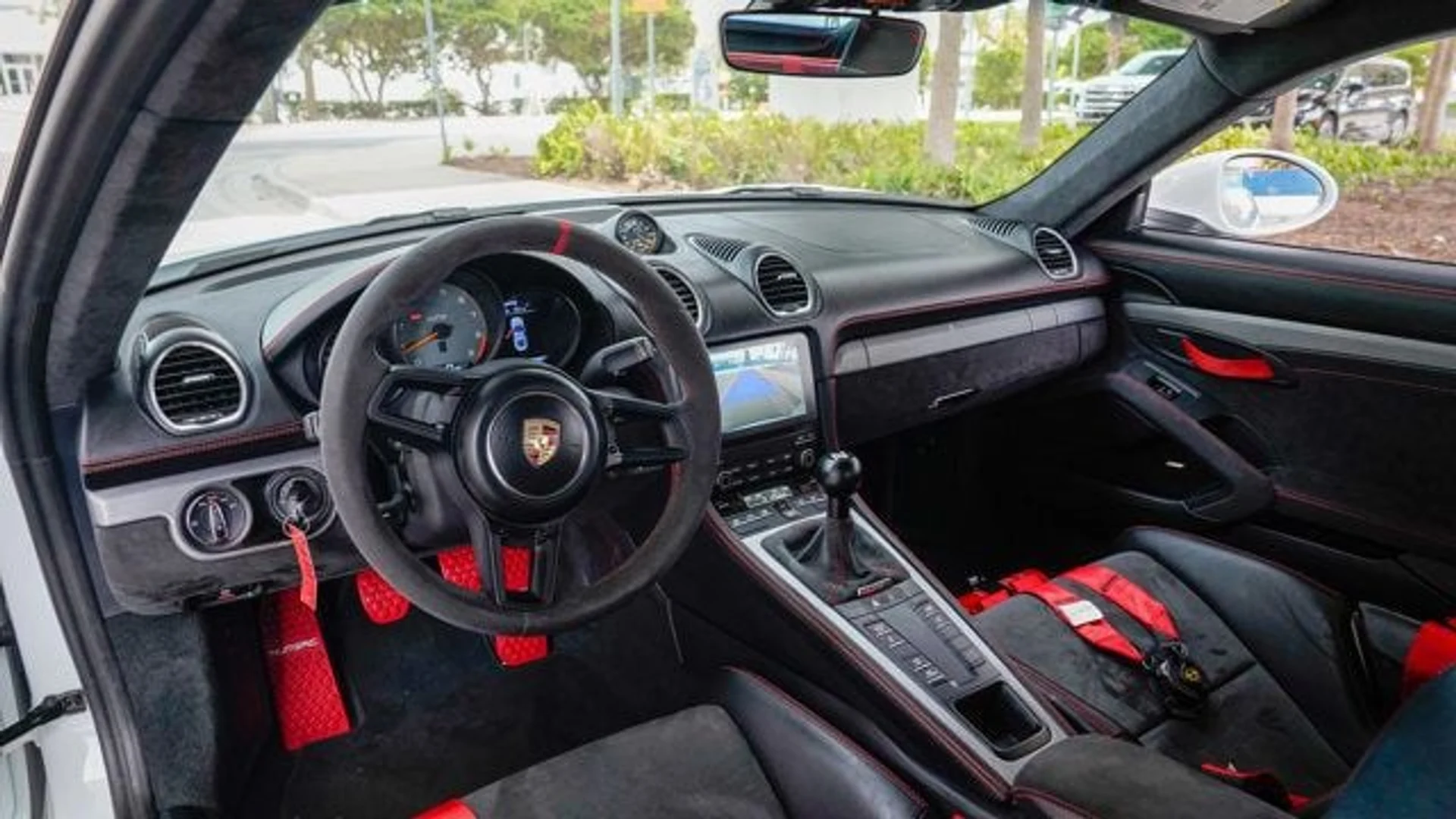 mph052_3129391095_used_2020_porsche_718_cayman_gt4coupe_14354_22875819_53_640_3f9058142f