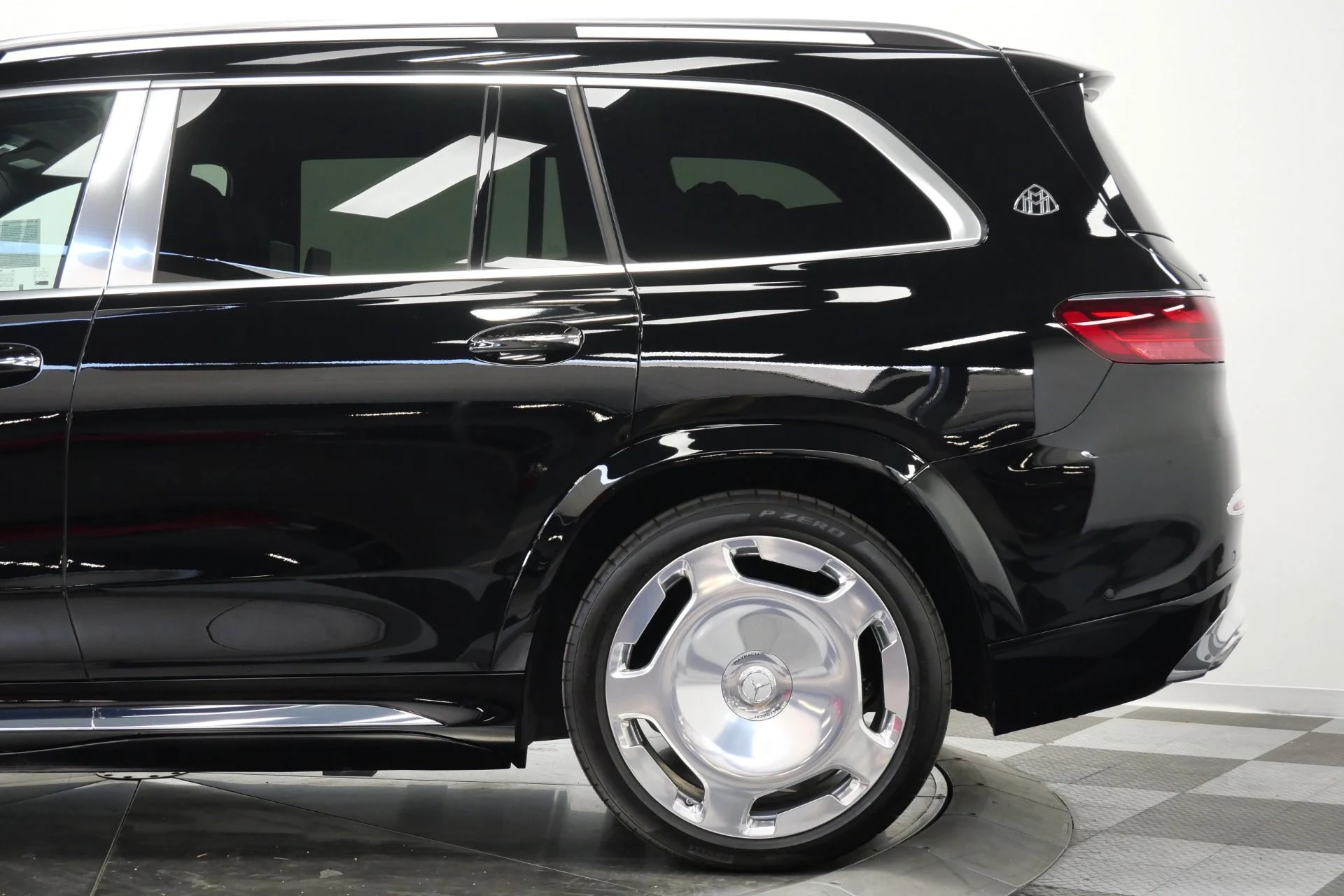 mph052_3144546633_Used_2025_Mercedes_Benz_Maybach_GLS_600_4_MATIC_Monoblock_Wheels_4_Seat_Configuration_Rear_Entertainment_1776793710_4687a83f1a