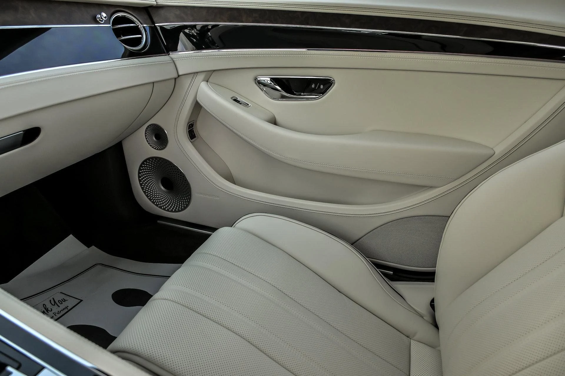 mph052_3145499904_0e13dff29f71d6c263545413a092809ax_262bd6c209