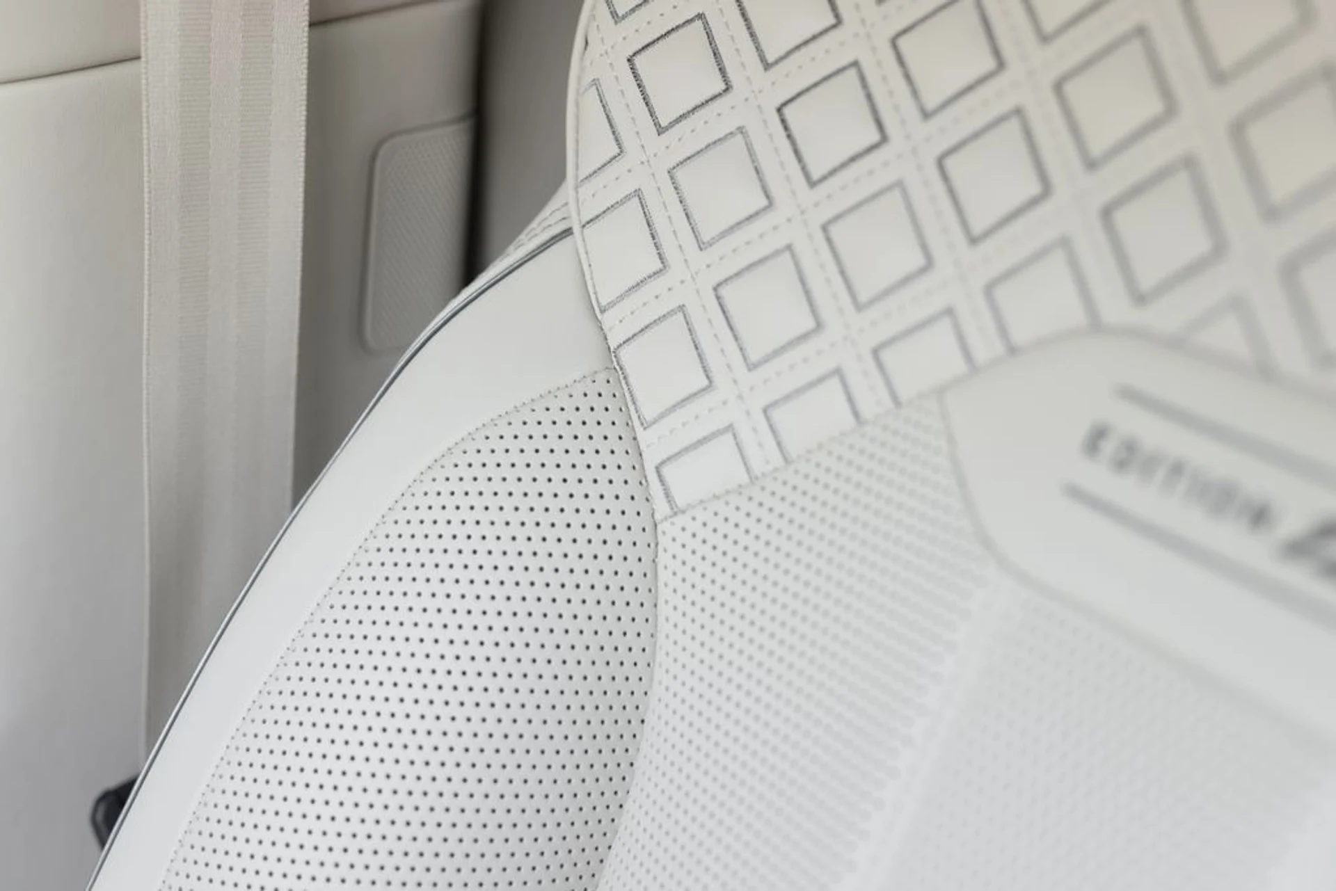 mph052_3155292515_ba94503b8655f388f4c2597031683813x_e4156148aa