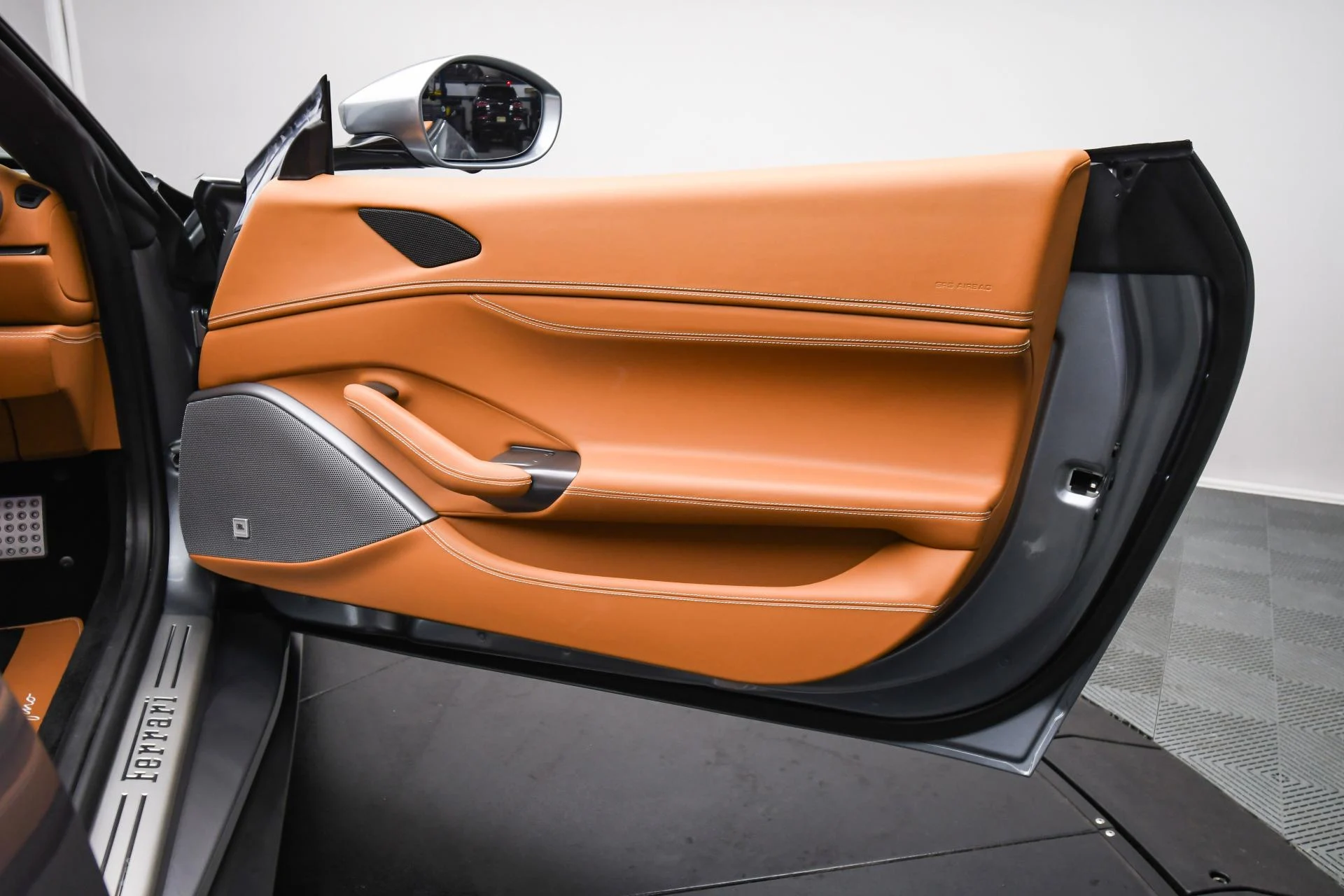 mph052_3181889703_Used_2021_Ferrari_Portofino_Convertible_1754553945_3d40baac55