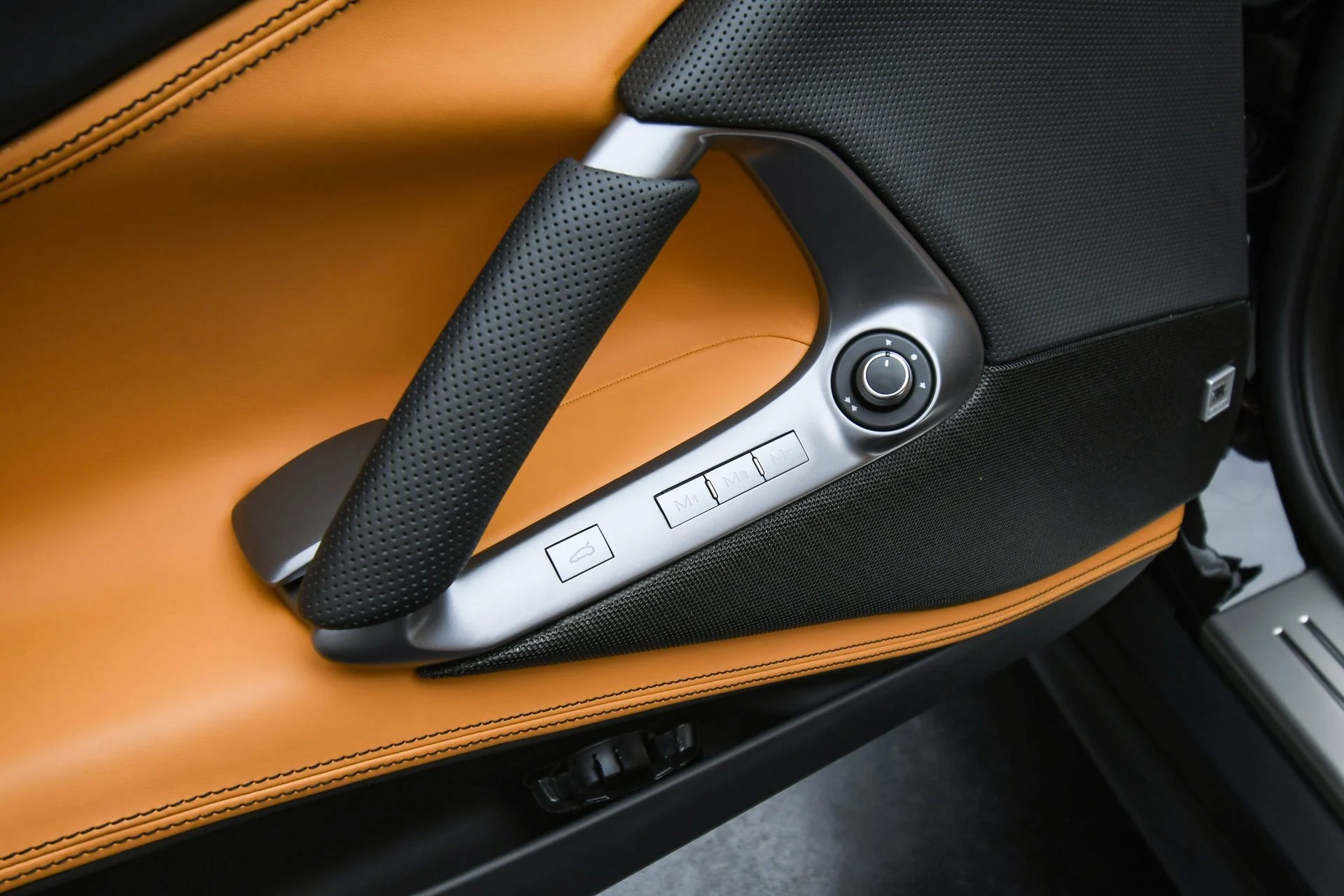 mph052_3183529977_a54457227d5d4455bba8f85b5cba344f_d0c082f8fb