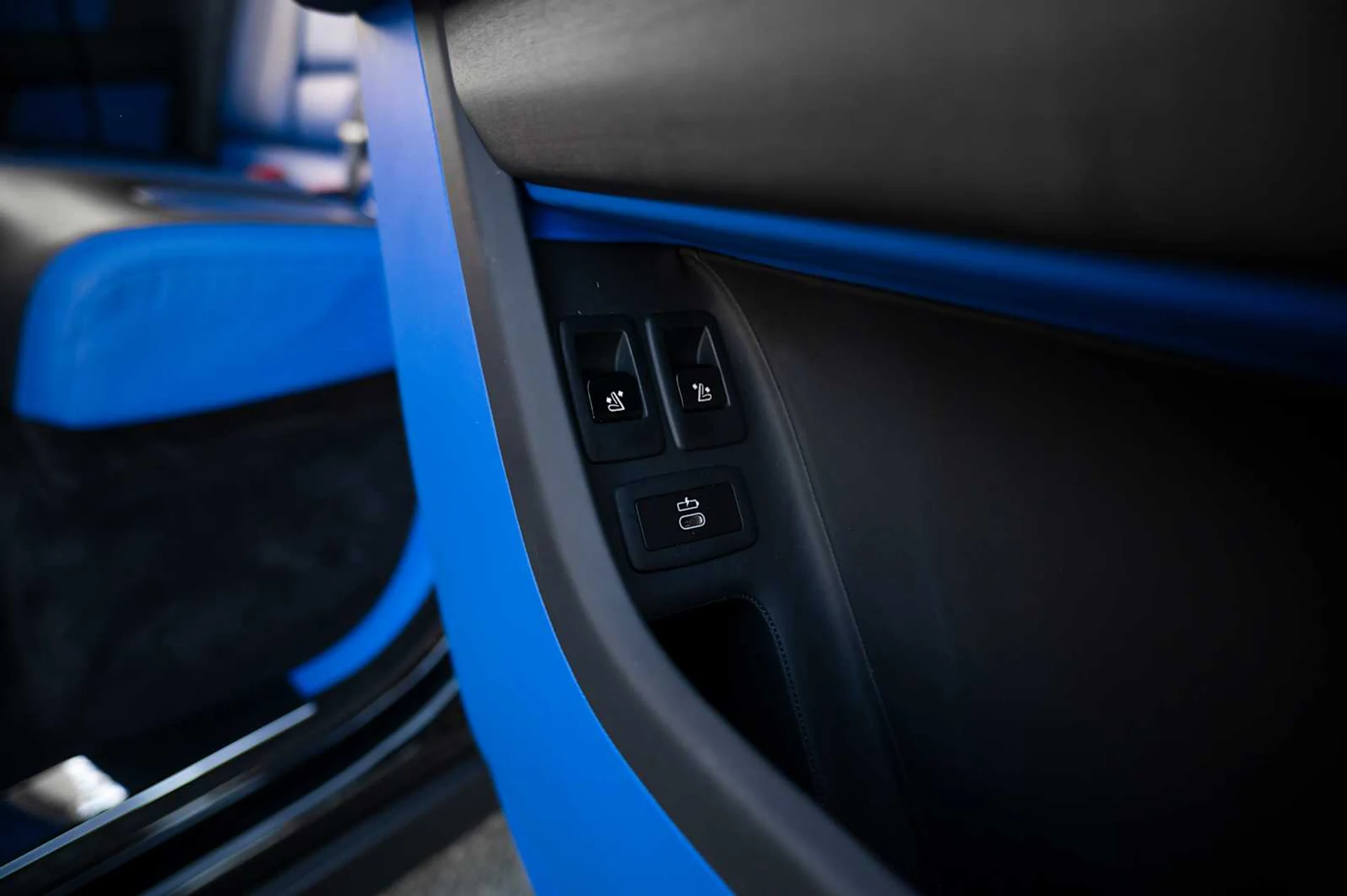 mph052_3196476667_e759dd00da60780b3357e53723b0e21bx_40613b1b0e