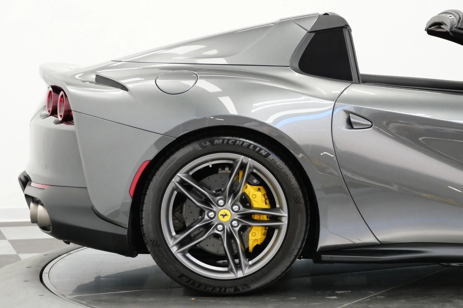 mph052_3204347883_Used_2021_Ferrari_812_GTS_Very_Low_Miles_Classic_Colors_Suspension_Lifter_1788450989_4c184929ca