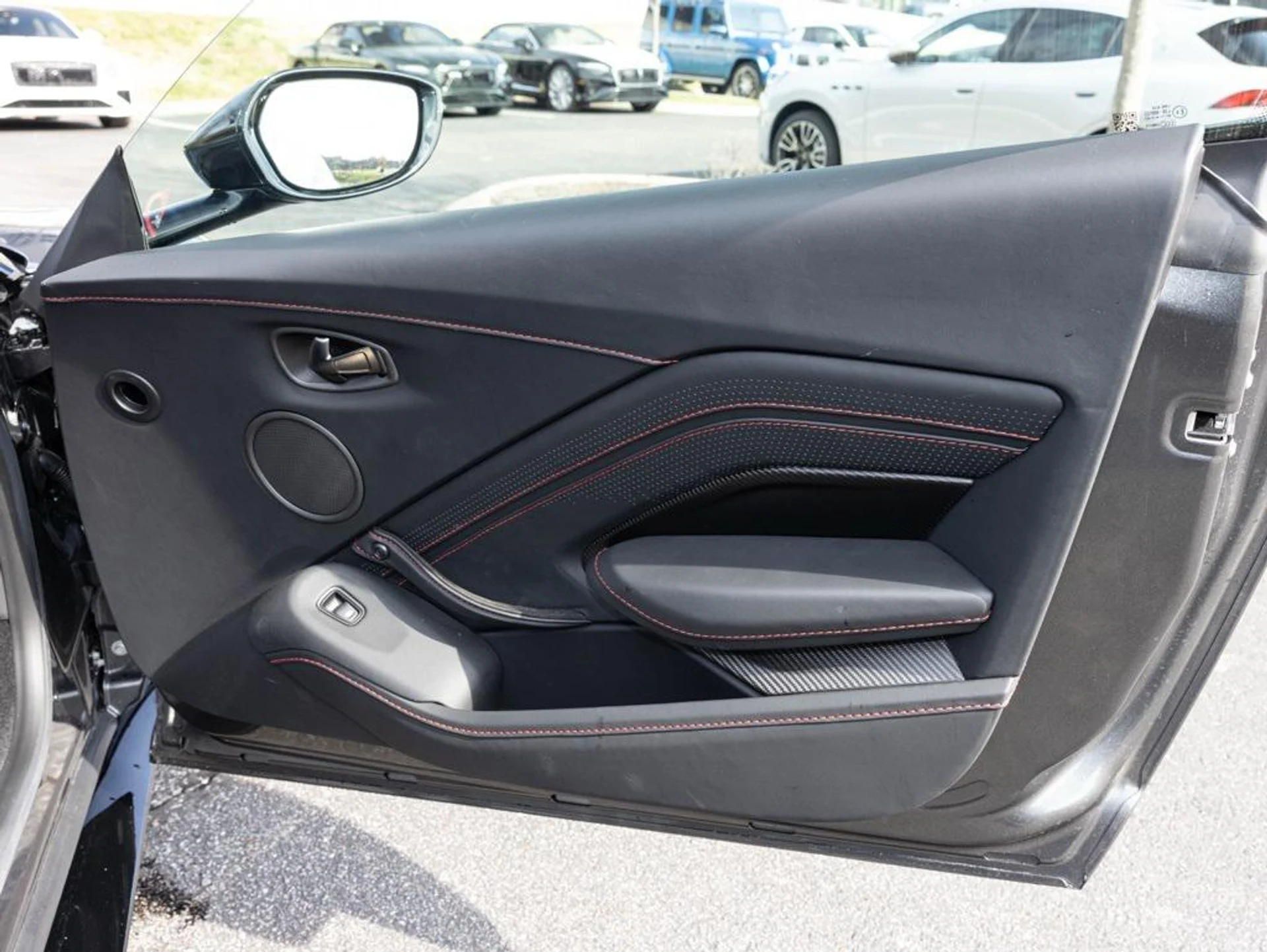 mph052_3206886100_470516215_691df03ec20baac2a82c0db5_2c19342240