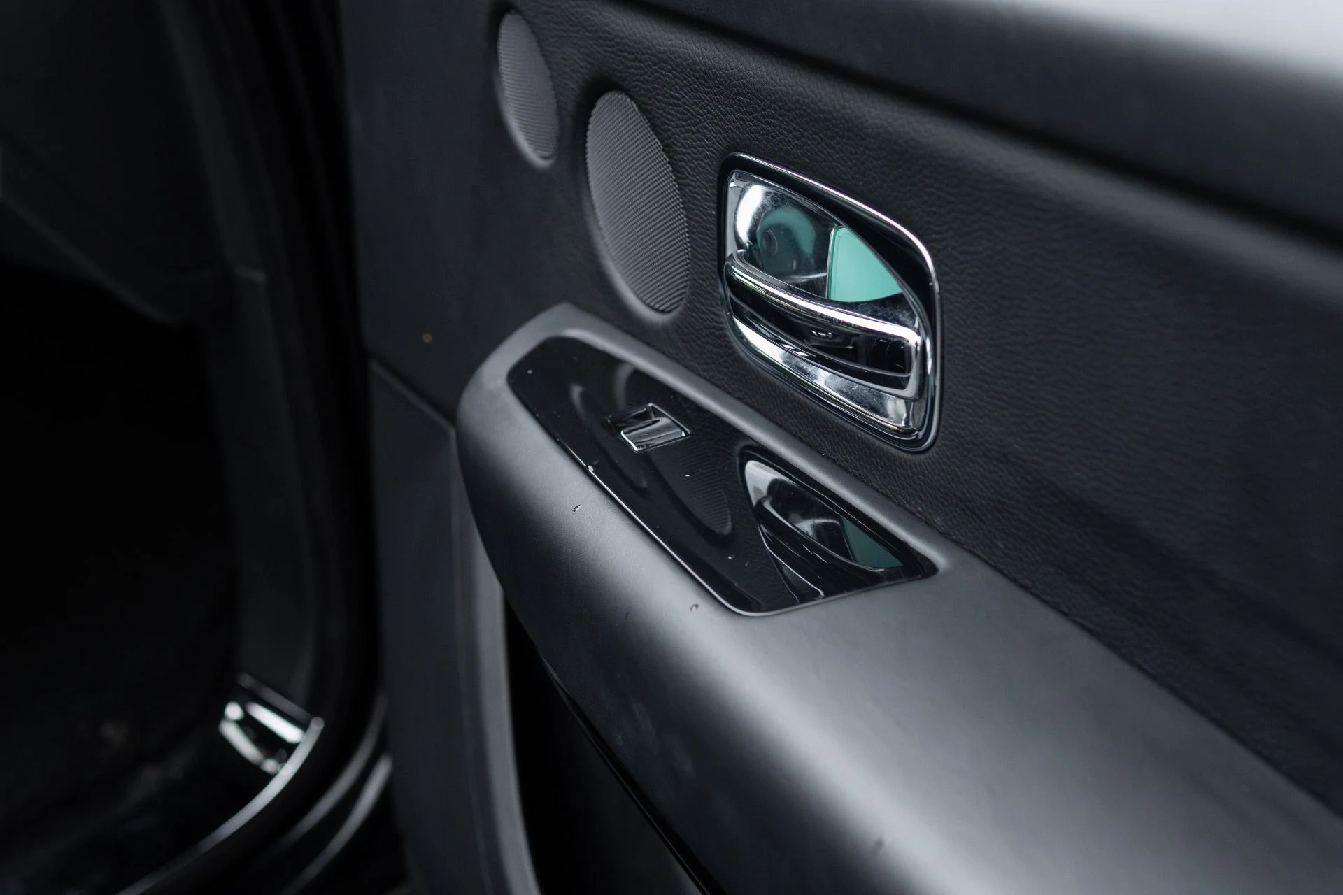 mph052_3229686502_Used_2020_Rolls_Royce_Cullinan_1775753700_cc17854b8d