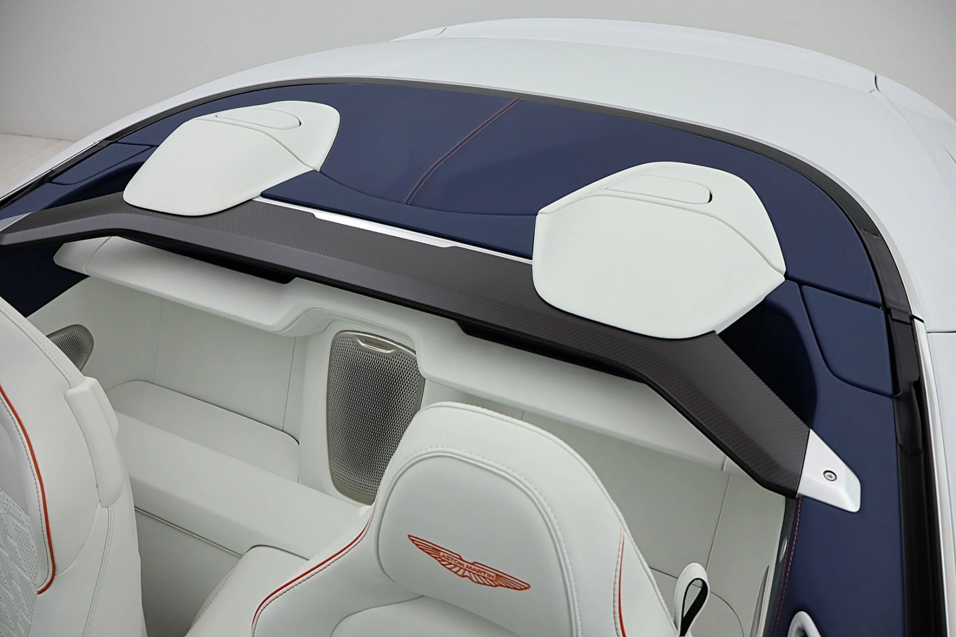 mph052_323735590_New_2026_Aston_Martin_Vanquish_Volante_0066bc25d8