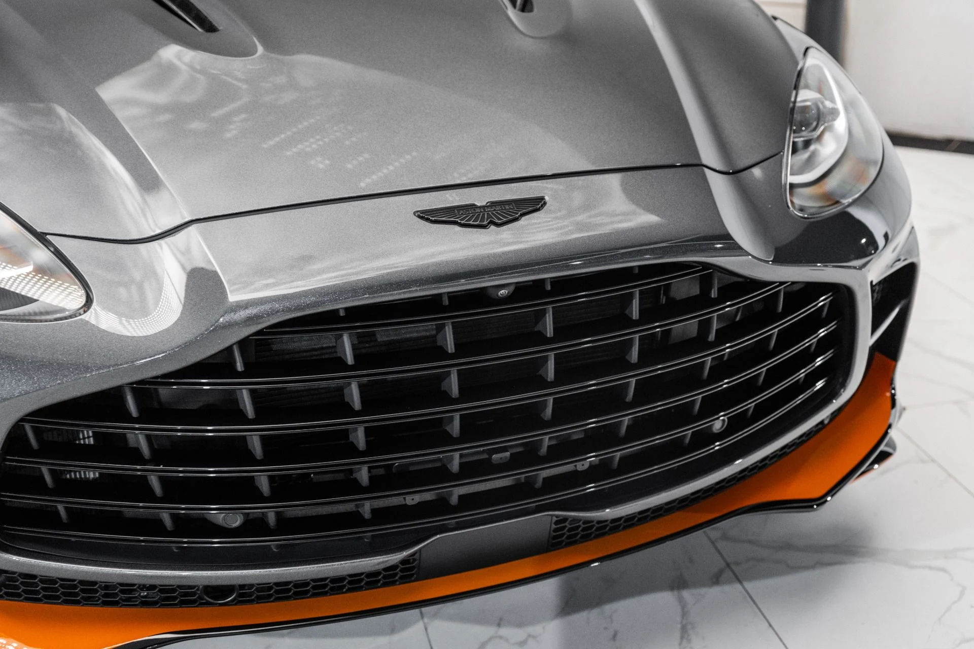 mph052_3242984485_Used_2025_Aston_Martin_DBX_707_1754709382_2cdc7e5f7d