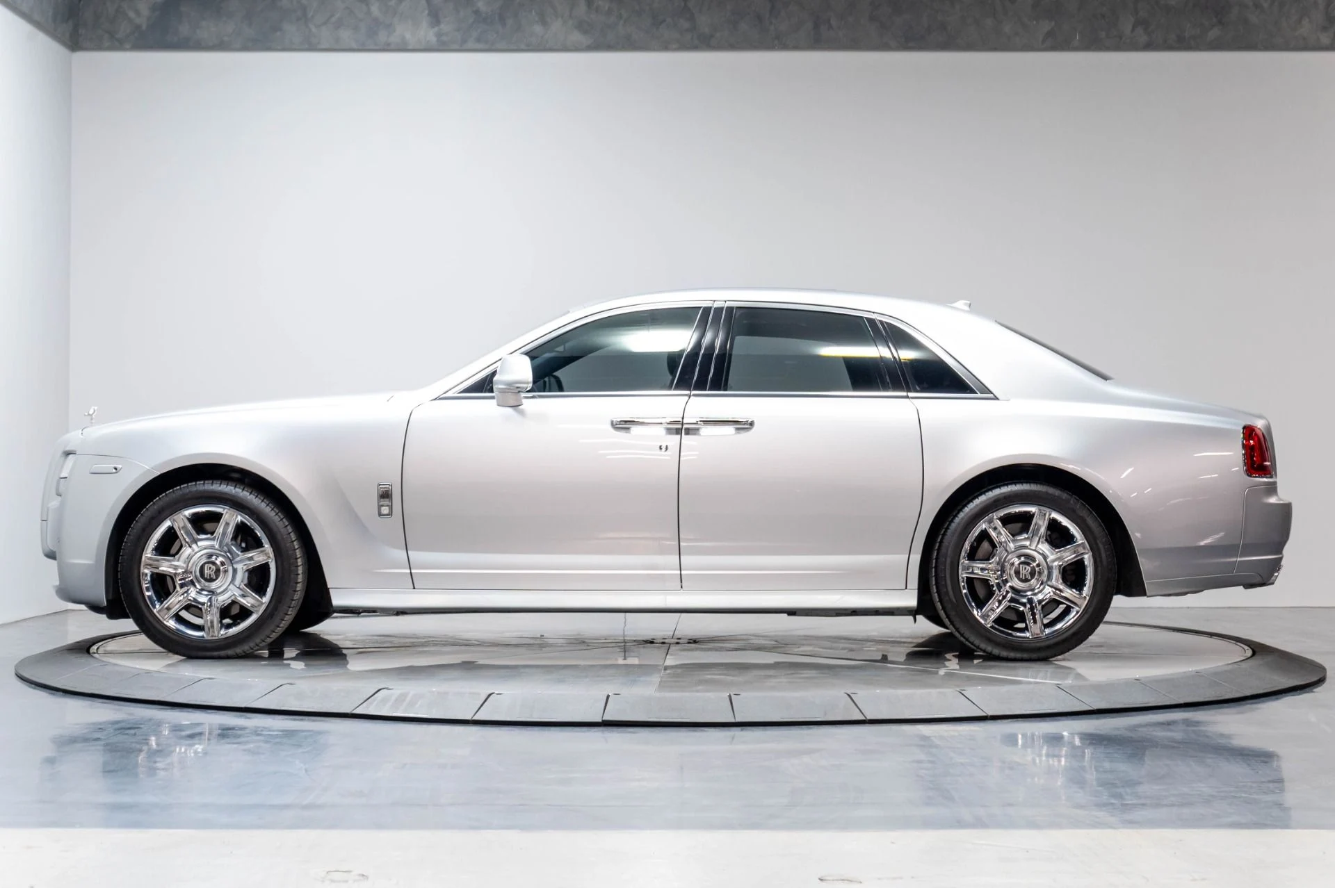 mph052_3245322318_Used_2012_Rolls_Royce_Ghost_1778014944_84b1903e32