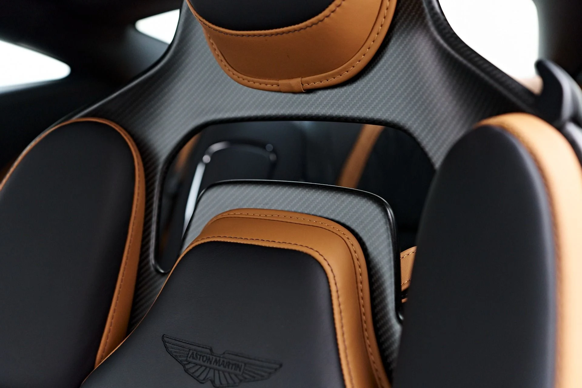 mph052_3256558923_Used_2024_Aston_Martin_DB_12_1756329442_a288d2e07b