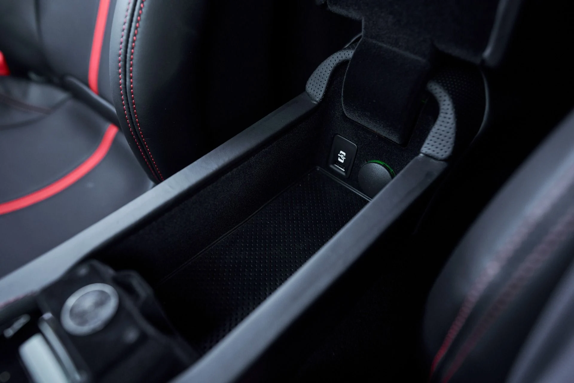 mph052_3258812789_Used_2023_Ferrari_SF_90_Stradale_Base_1762651005_3adbb549fd