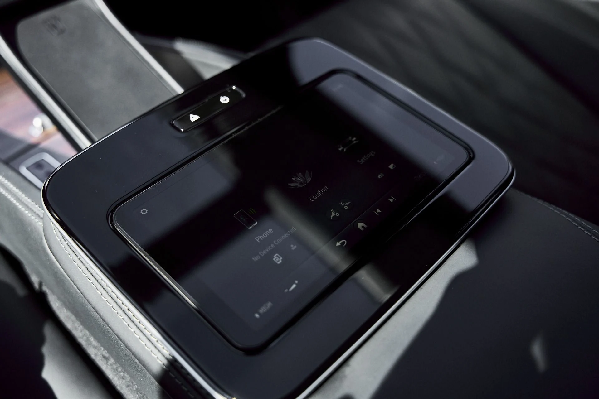 mph052_3259963965_Used_2025_Mercedes_Benz_GLS_Maybach_GLS_600_1771467921_9a7723a275