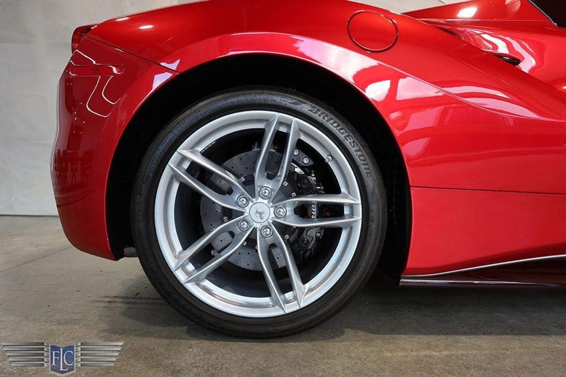 mph052_3267341123_used_2019_ferrari_488_spider_convertible_9689_22929028_53_1024_119df87a6b
