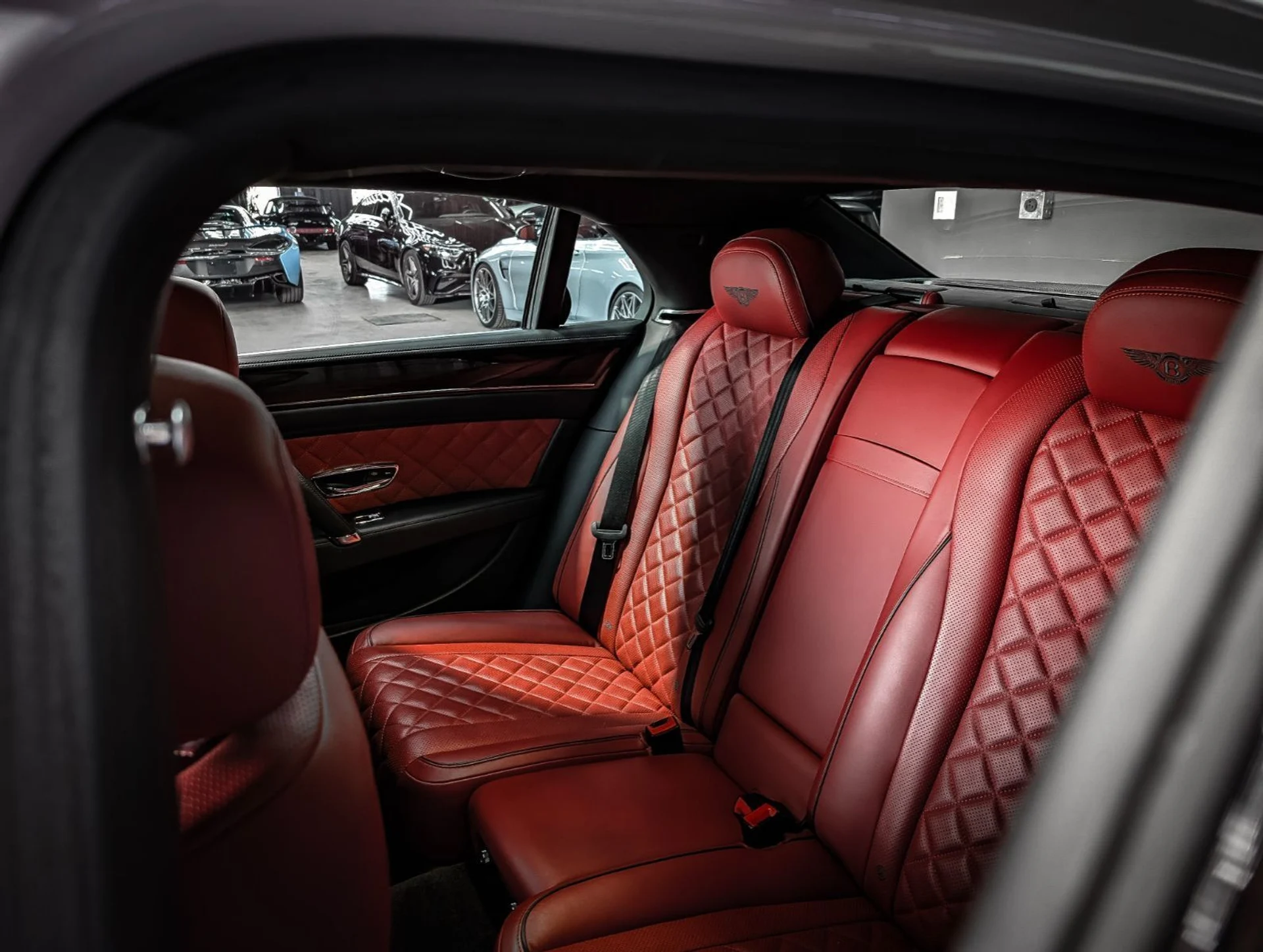mph052_3271545330_36587952_01596_2017_bentley_flying_spur_024_7a6655991b