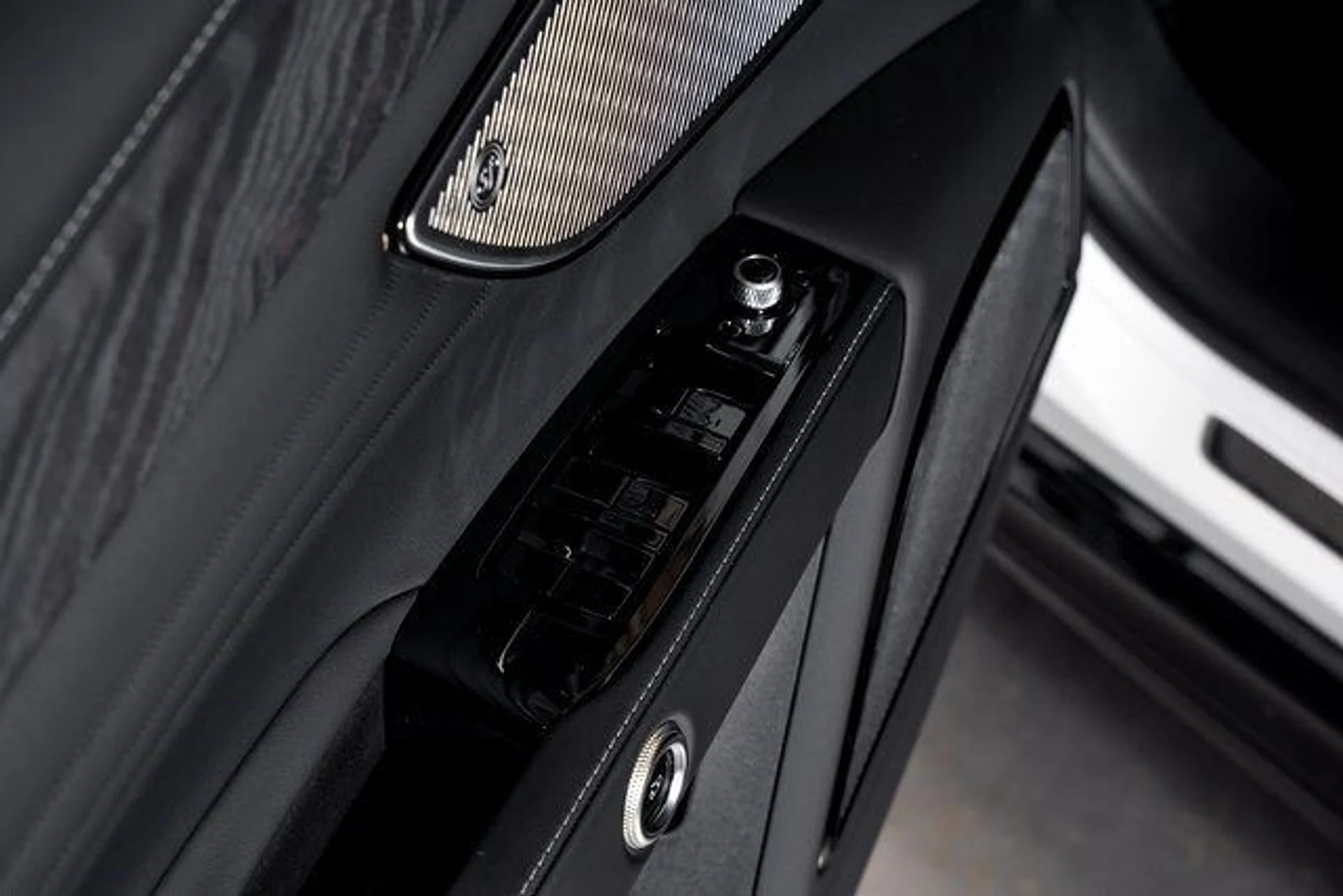 mph052_3291726171_3572712145251a7440dbd37317c06475x_e63ef07a17