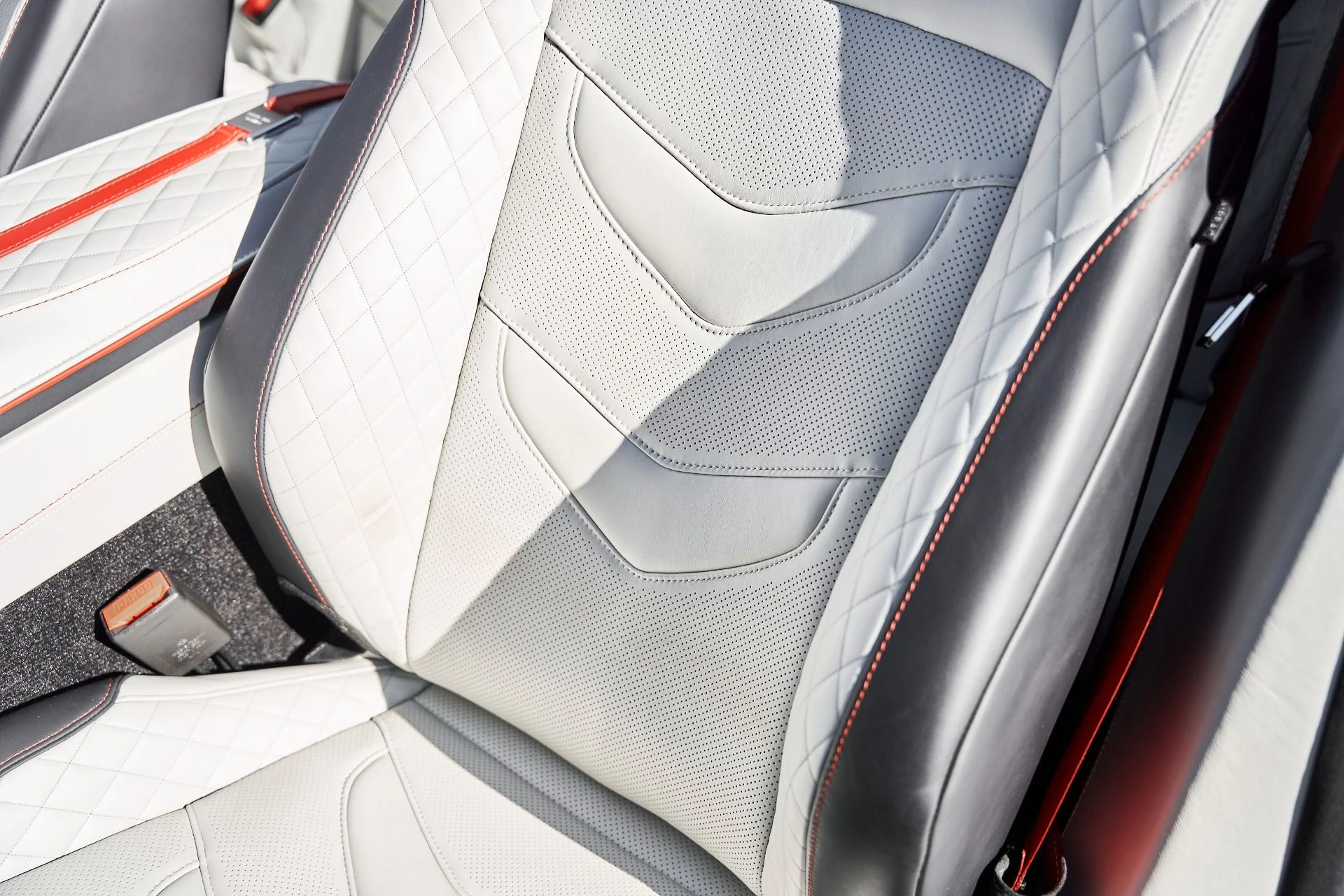 mph052_3314335477_Used_2023_Aston_Martin_DBS_Volante_1768877004_73151727a3