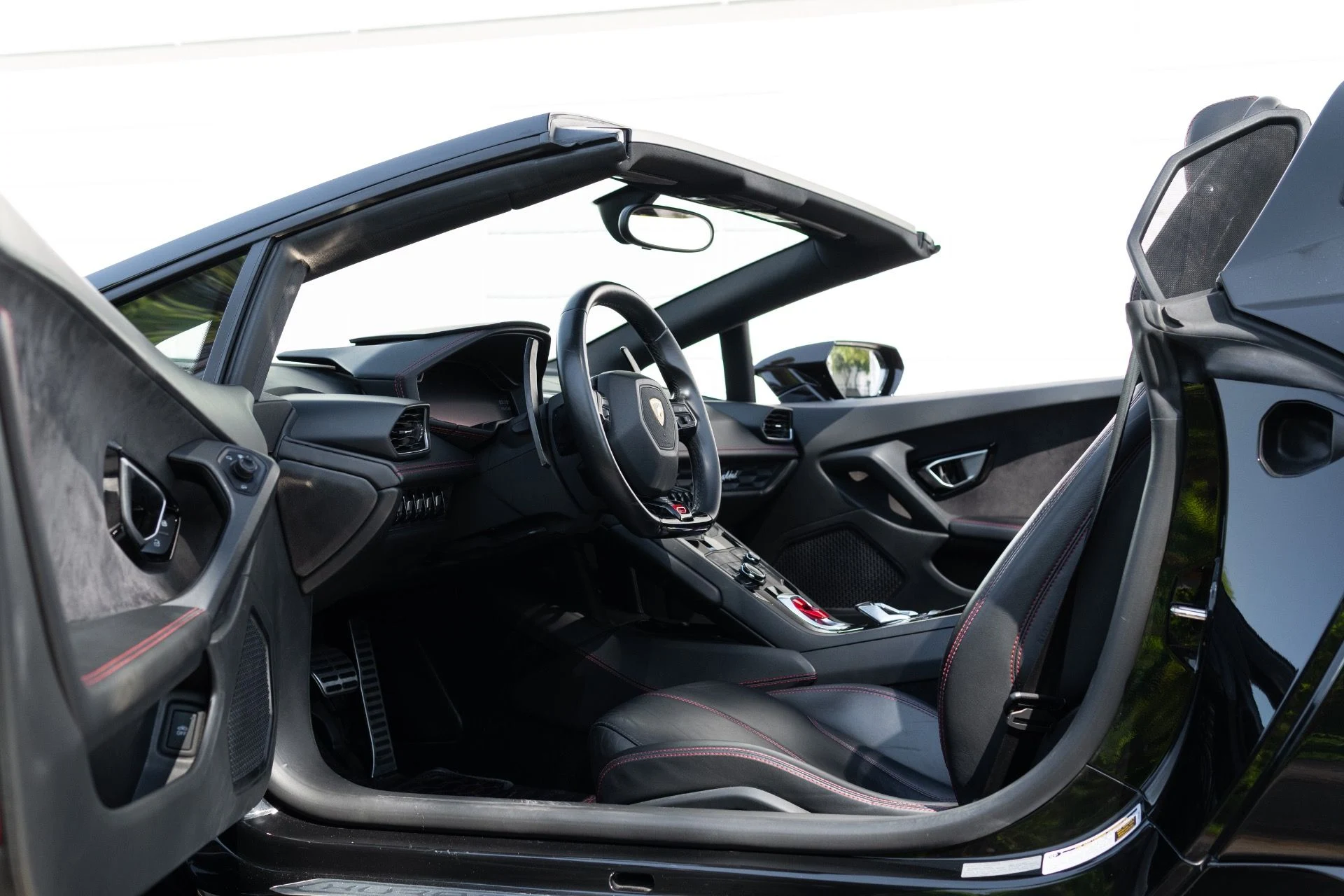 mph052_33174906_Used_2017_Lamborghini_Huracan_LP_610_4_Spyder_1774364077_e5b7a29ba0