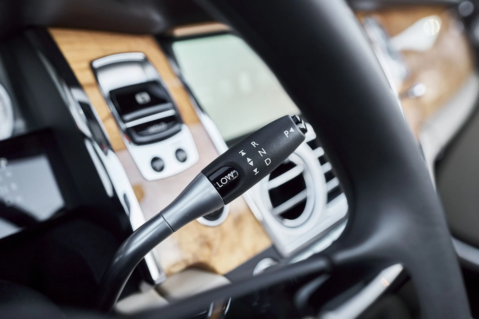 mph052_3317552091_Used_2017_Rolls_Royce_Dawn_Base_1764730538_256d9e5ac5