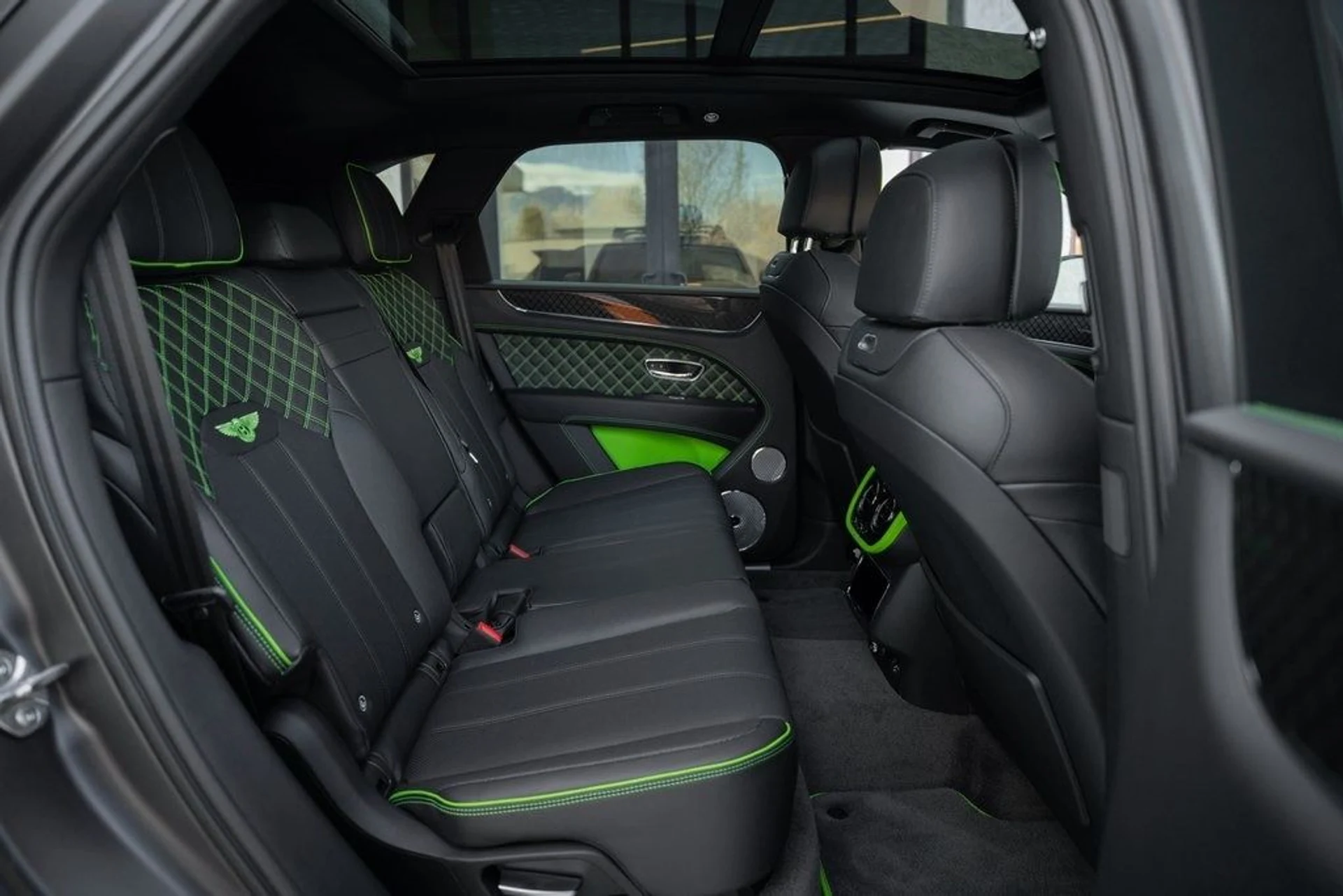 mph052_3324879551_d9a2519746f5d4628408df9d0c783a6ax_b2f4dd6e46