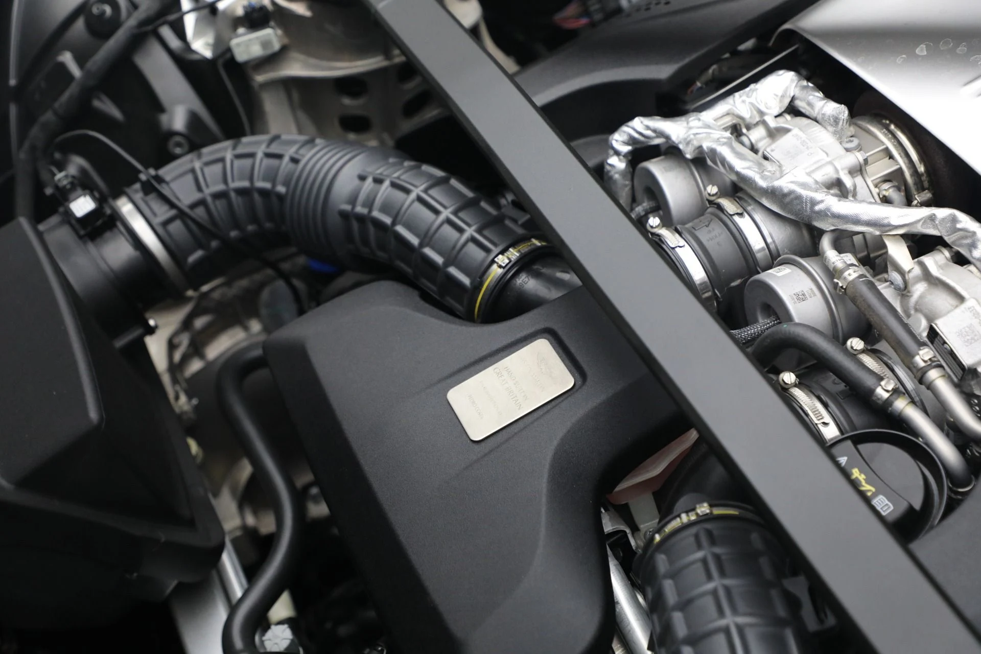mph052_3325775010_Used_2022_Aston_Martin_DB_11_Volante_1787336556_0142b4a300