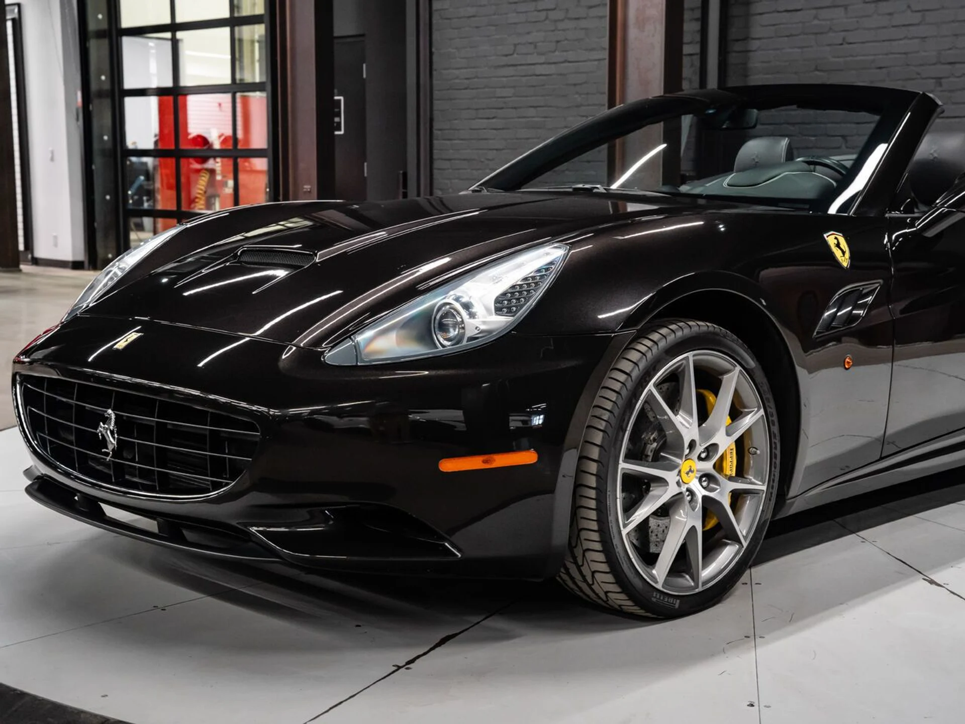 mph052_335304747_ferrari_california_2011_f37c32c8e7