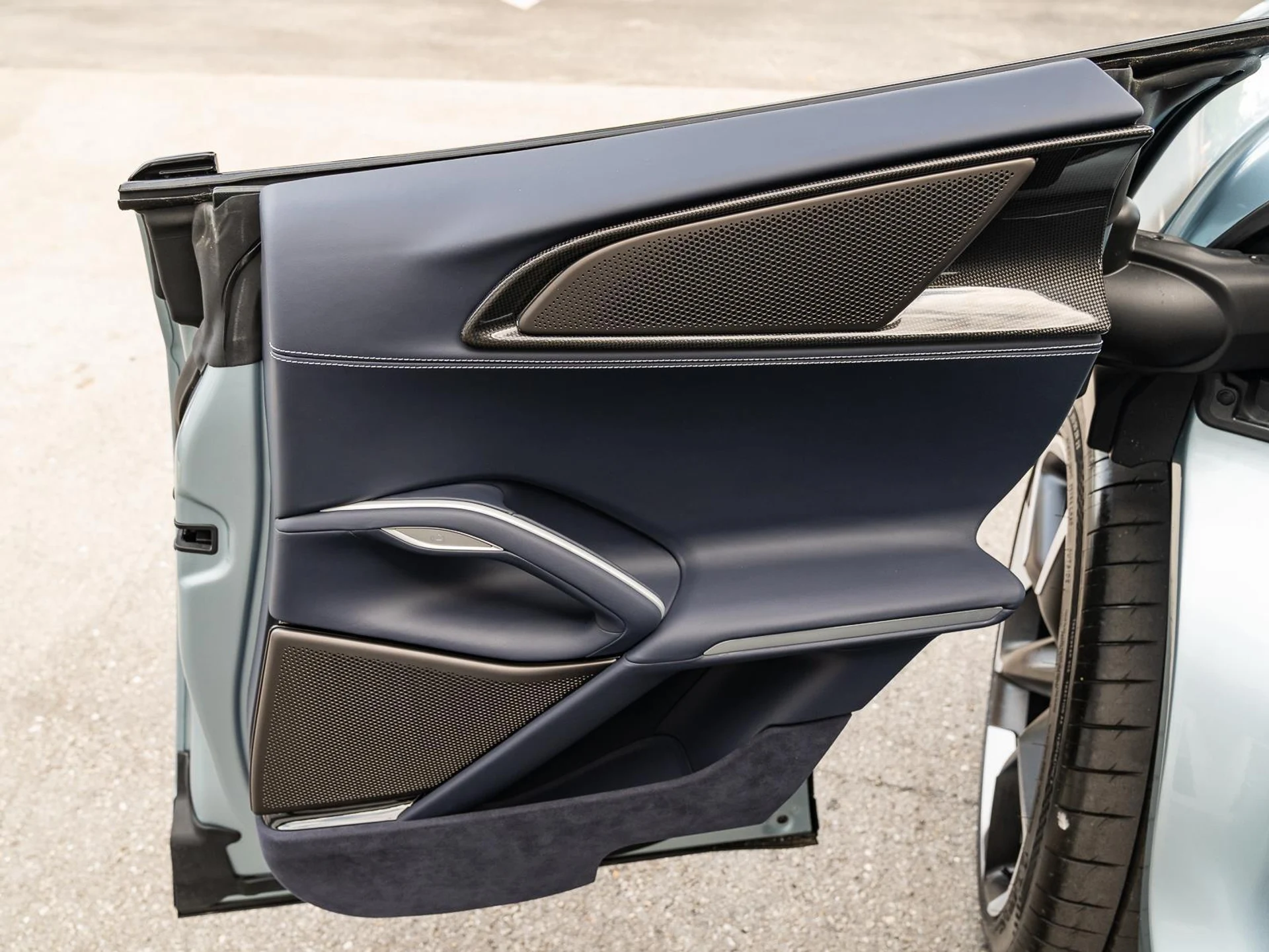 mph052_3361976528_Used_2025_Ferrari_Purosangue_AWD_1768385493_f40bd22e66