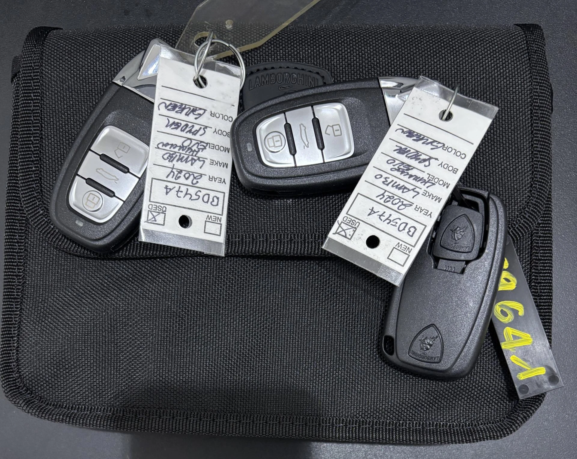 mph052_346522716_Used_2024_Lamborghini_Huracan_EVO_Spyder_1759824991_bea7d13bb5
