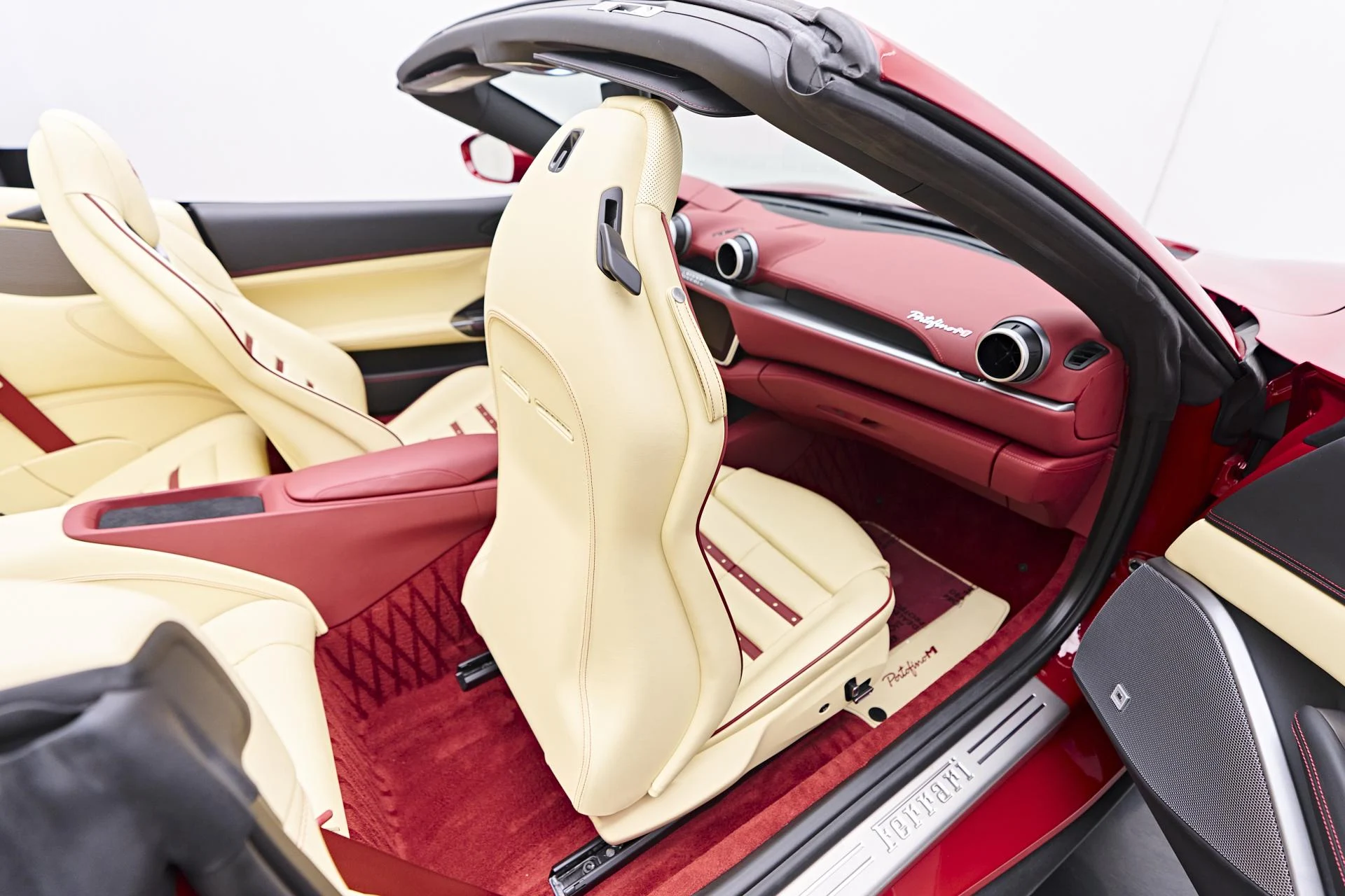 mph052_3467363802_Used_2022_Ferrari_Portofino_Base_1752263914_4d0f3a702b