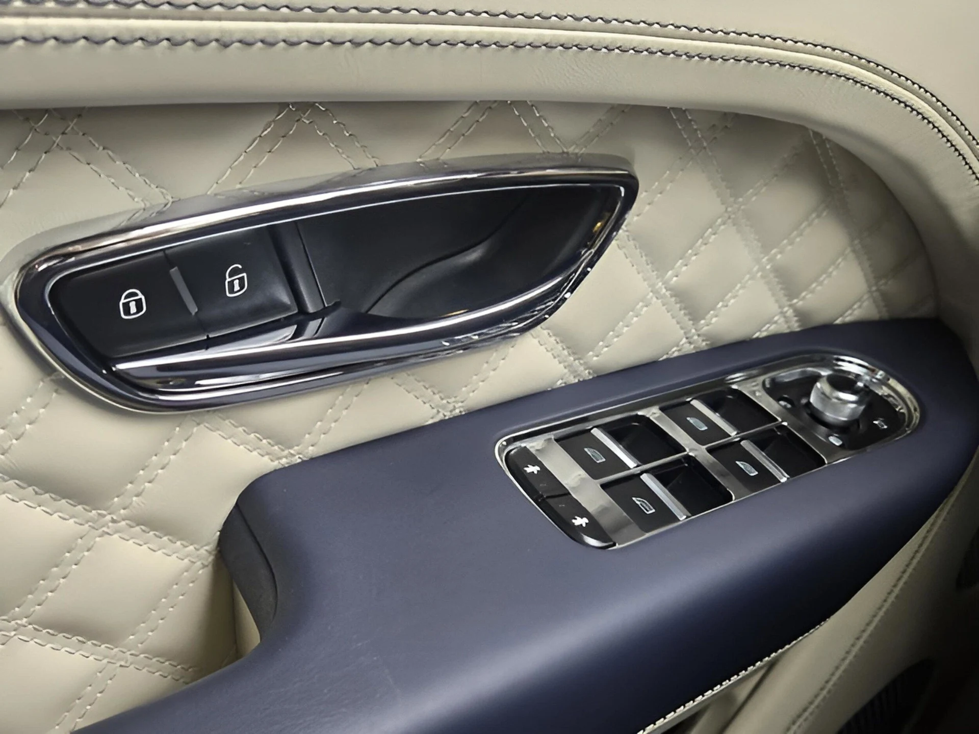 mph052_3489070719_254196abbd1d3d693e77e65262568b22x_3cbf1c3a3b