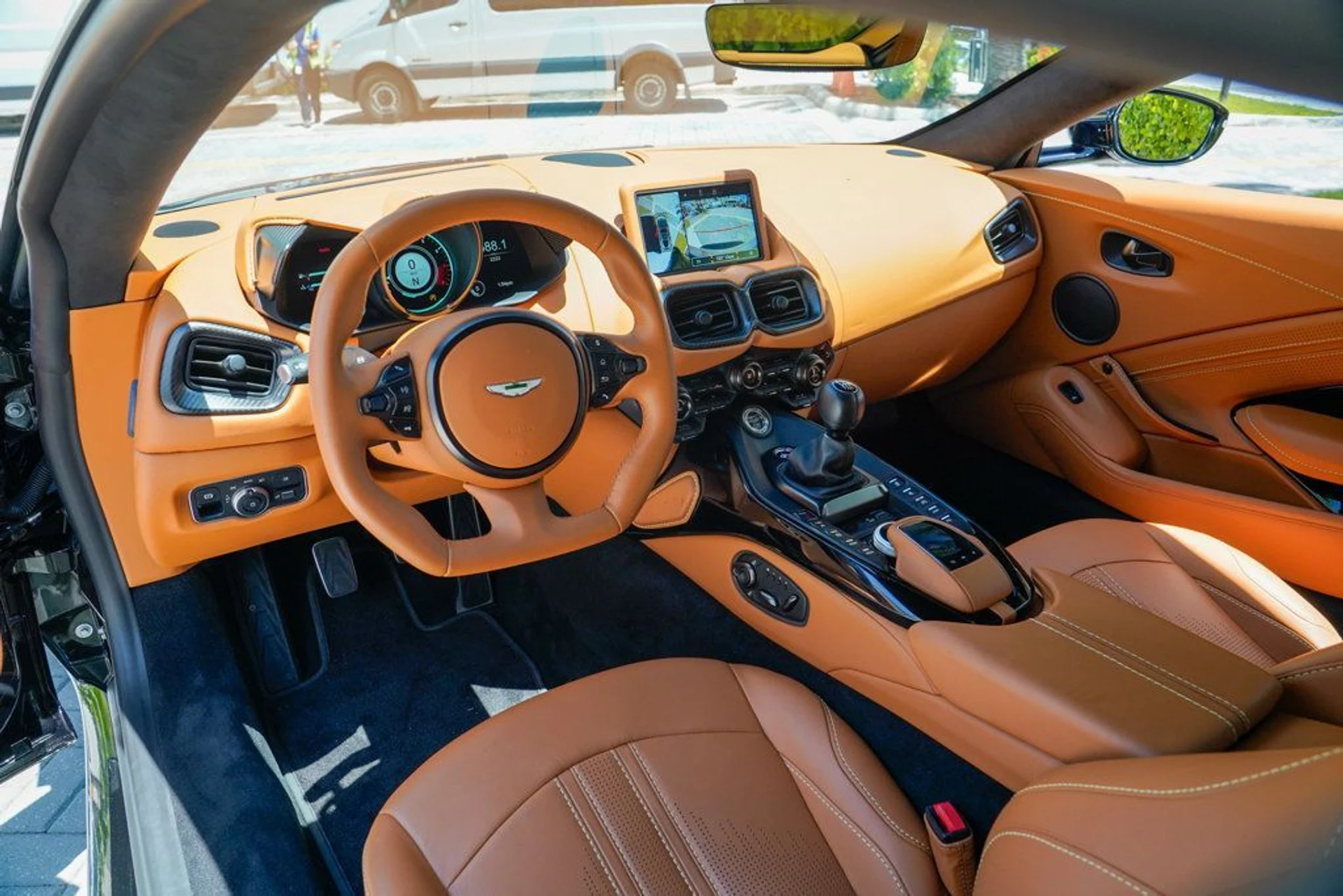 mph052_3520593058_used_2021_aston_martin_vantage_coupemanual_14354_22900621_53_1024_104f88a8de