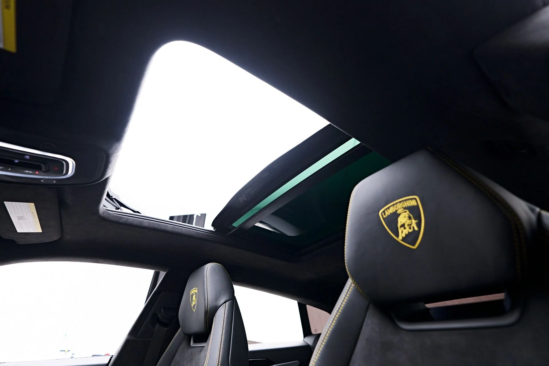 mph052_3564444059_Used_2021_Lamborghini_Urus_Base_1758751775_10fac0280e