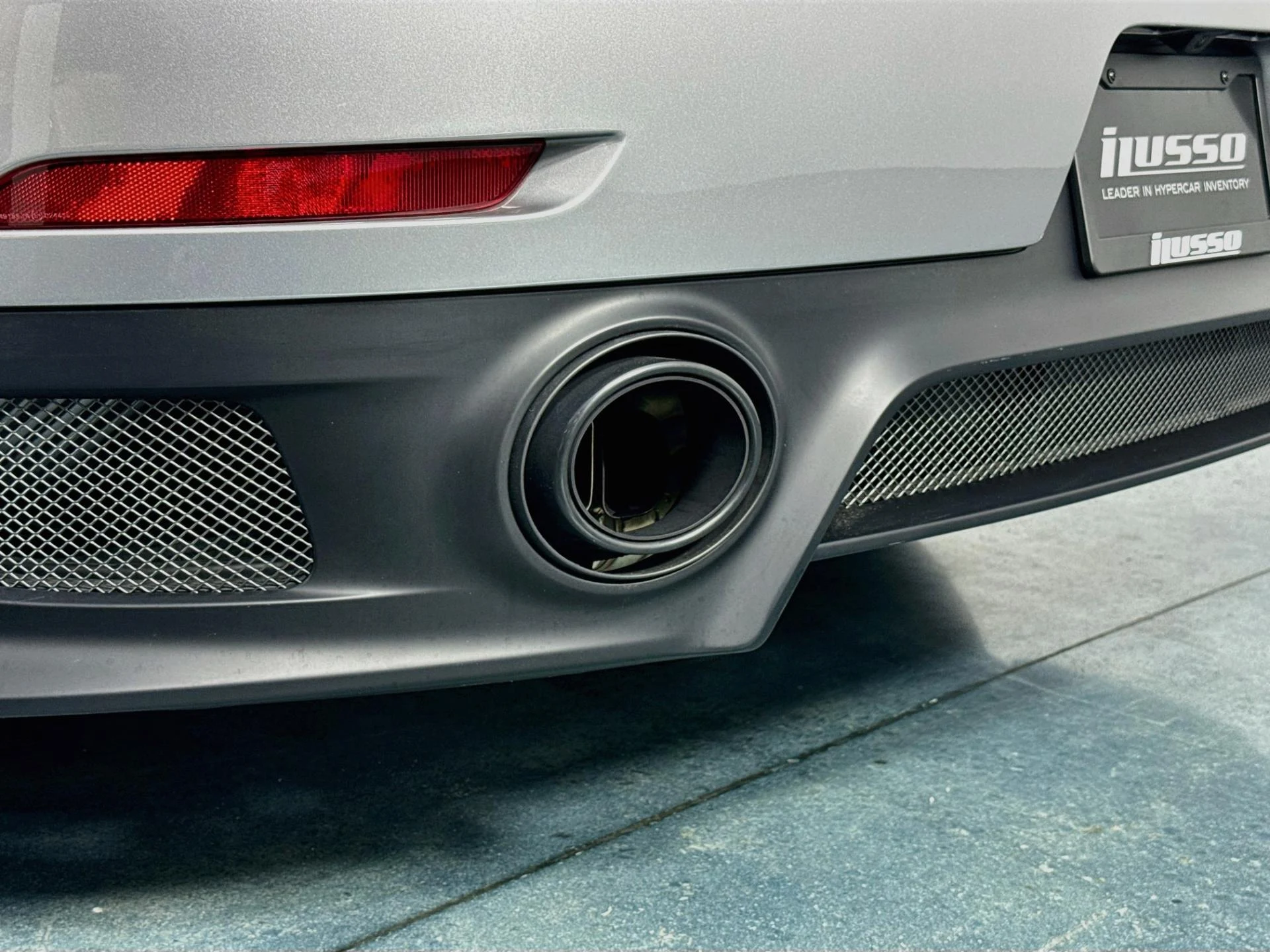 mph052_3590277341_Used_2018_Porsche_911_GT_2_RS_1785871799_59e19550b1