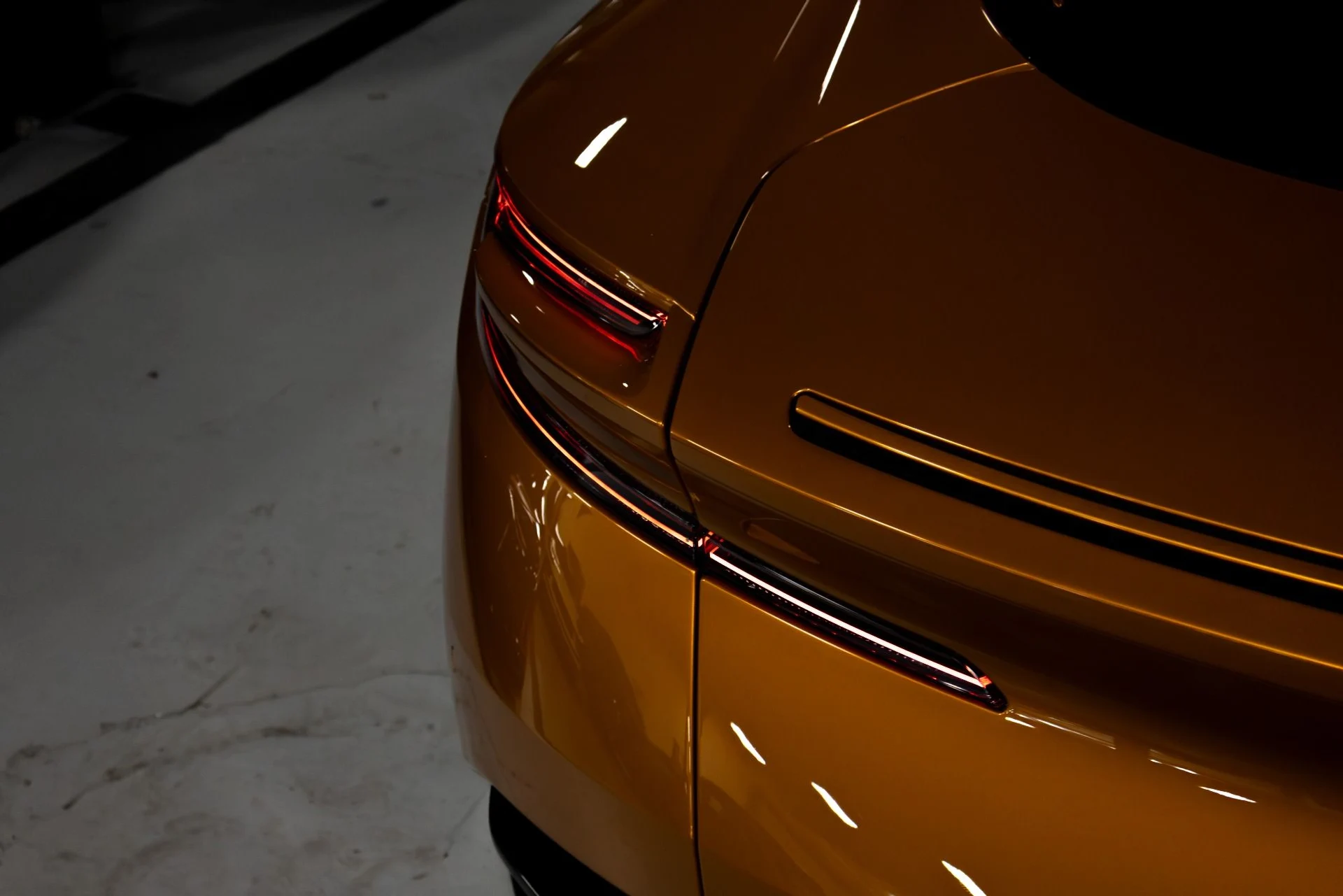 mph052_3652665180_Used_2018_Aston_Martin_DB_11_1761056819_1d5b3d9b1b