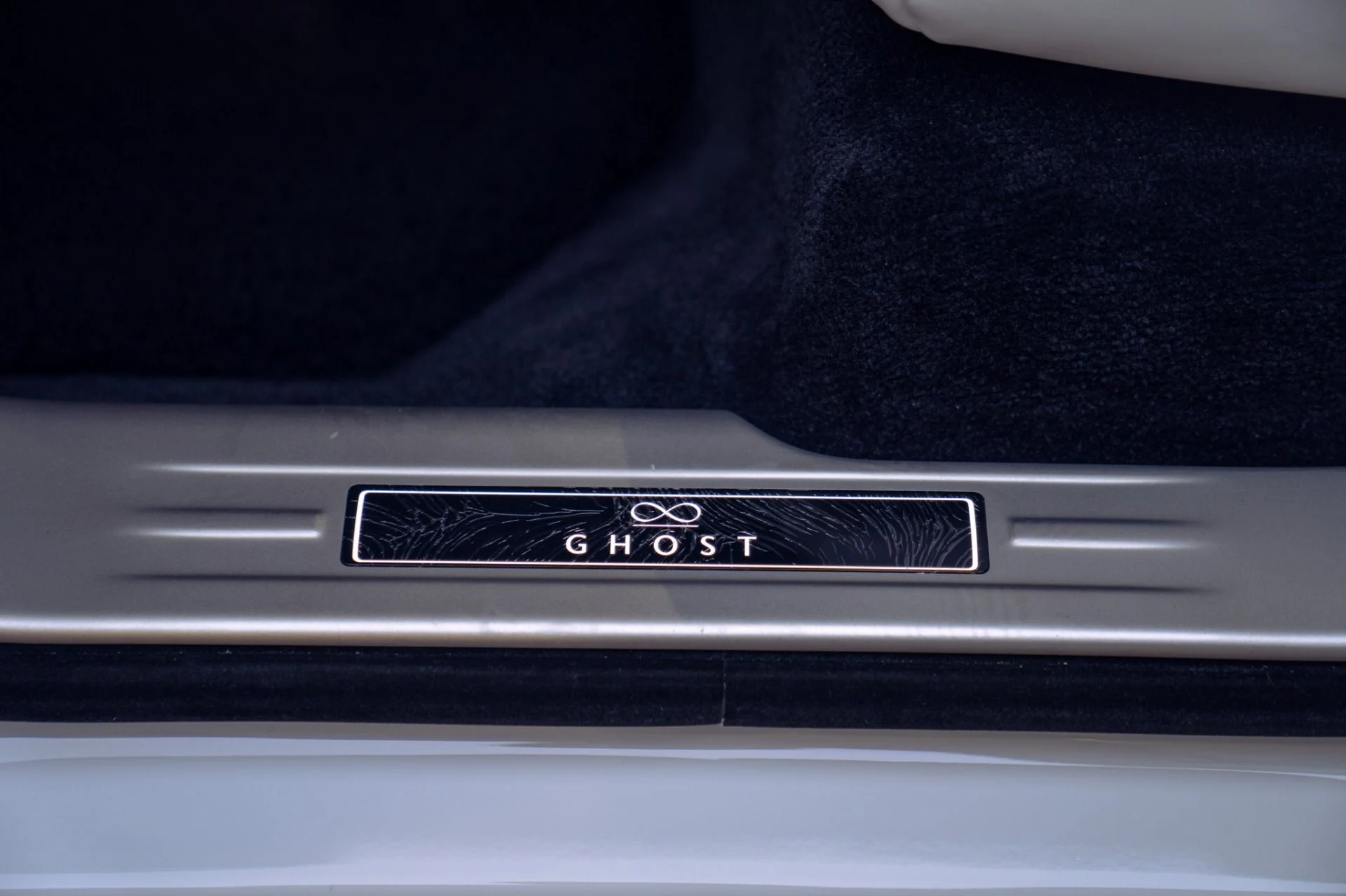mph052_3693249320_Used_2022_Rolls_Royce_Black_Badge_Ghost_Rear_Theater_and_Trays_Full_Carbon_Interior_Package_1790797785_680fd74ebf