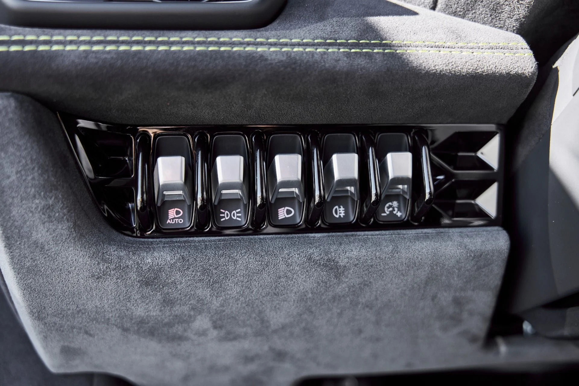 mph052_3695069068_Used_2024_Lamborghini_Huracan_Sterrato_Base_1767062472_a4fb6f9843