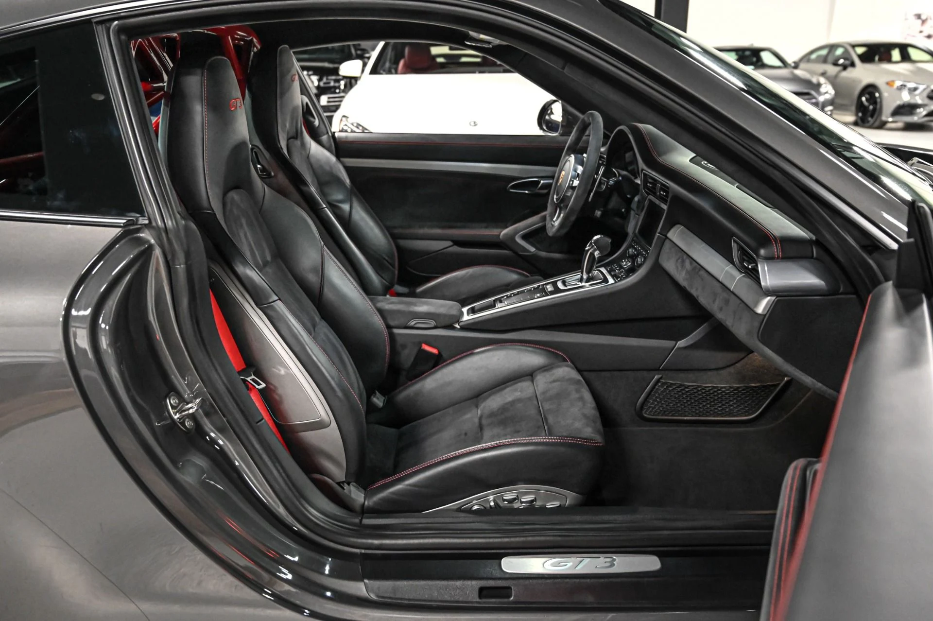 mph052_3719619932_Used_2015_Porsche_911_GT_3_1749853889_c8c3524b35
