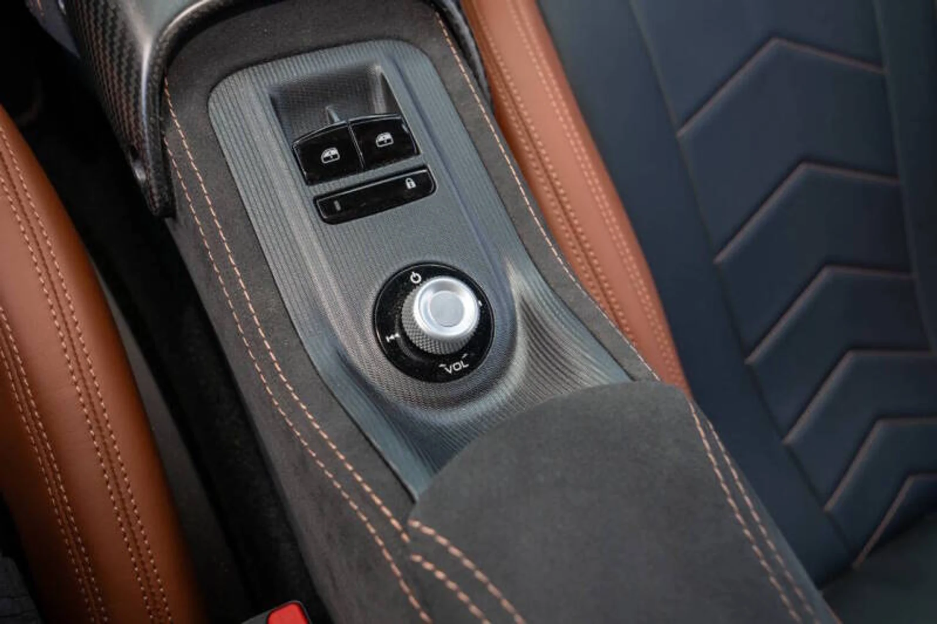 mph052_372027678_2023_maserati_mc20_base_2dr_coupe_f0752404cb