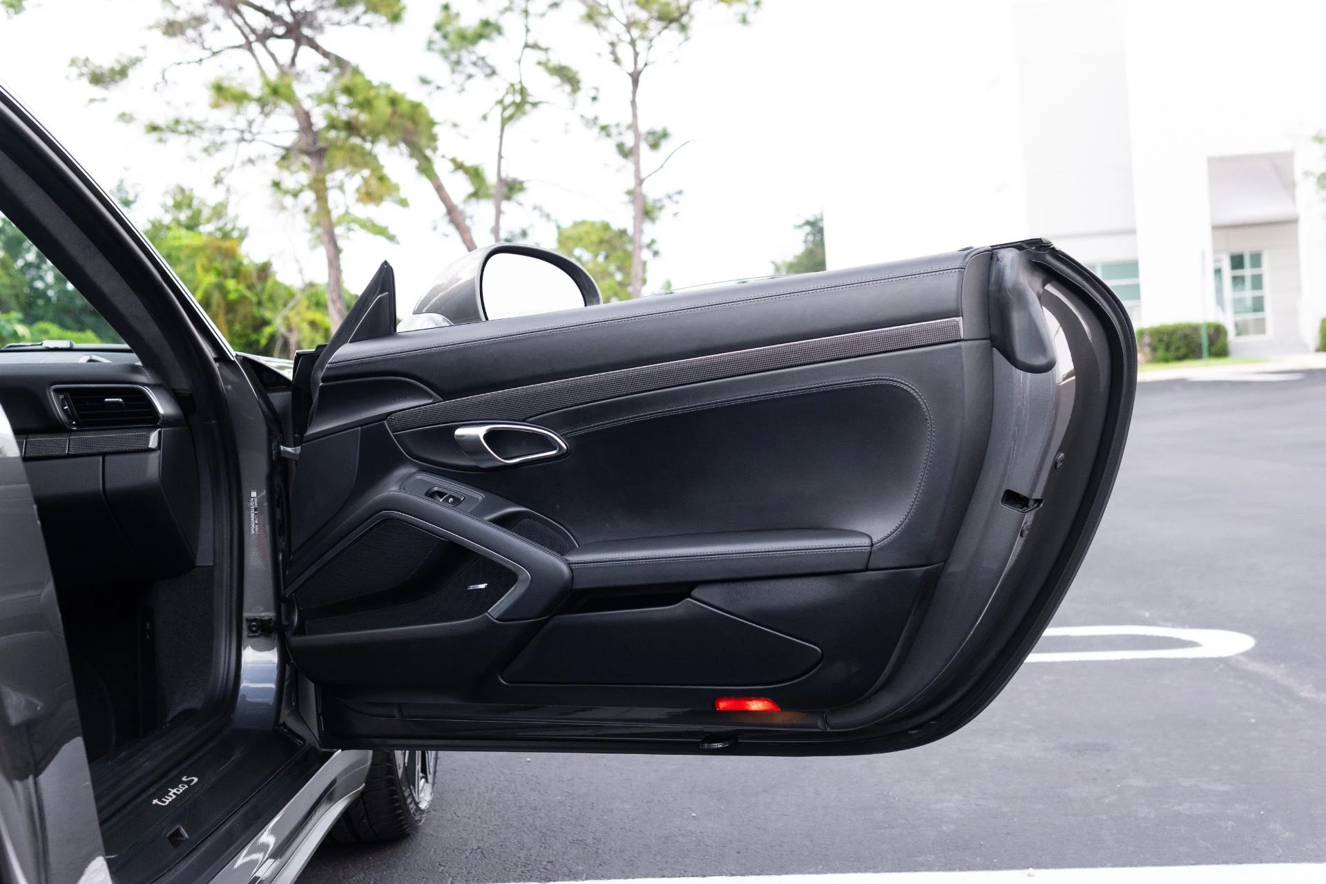 mph052_3804763942_Used_2014_Porsche_911_Turbo_S_1777344475_65a64e9b0b