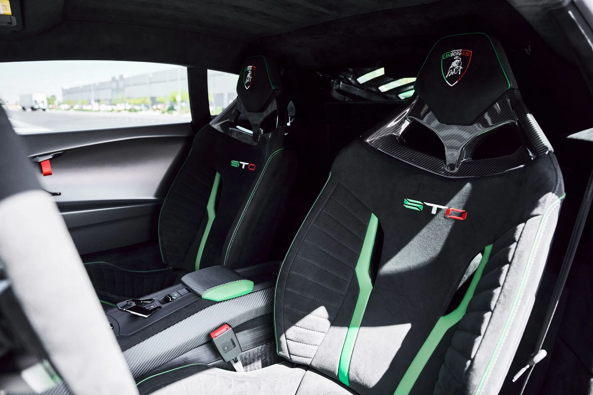 mph052_381519435_Used_2022_Lamborghini_Huracan_STO_Base_1774488480_230d280805