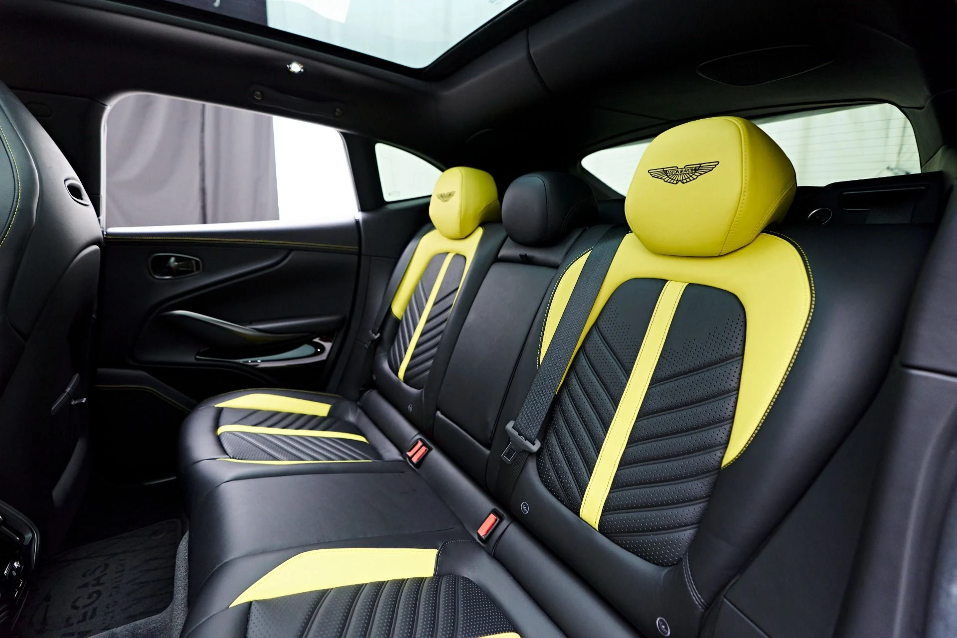 mph052_3826851483_Used_2024_Aston_Martin_DBX_707_1753235896_f98eff4056