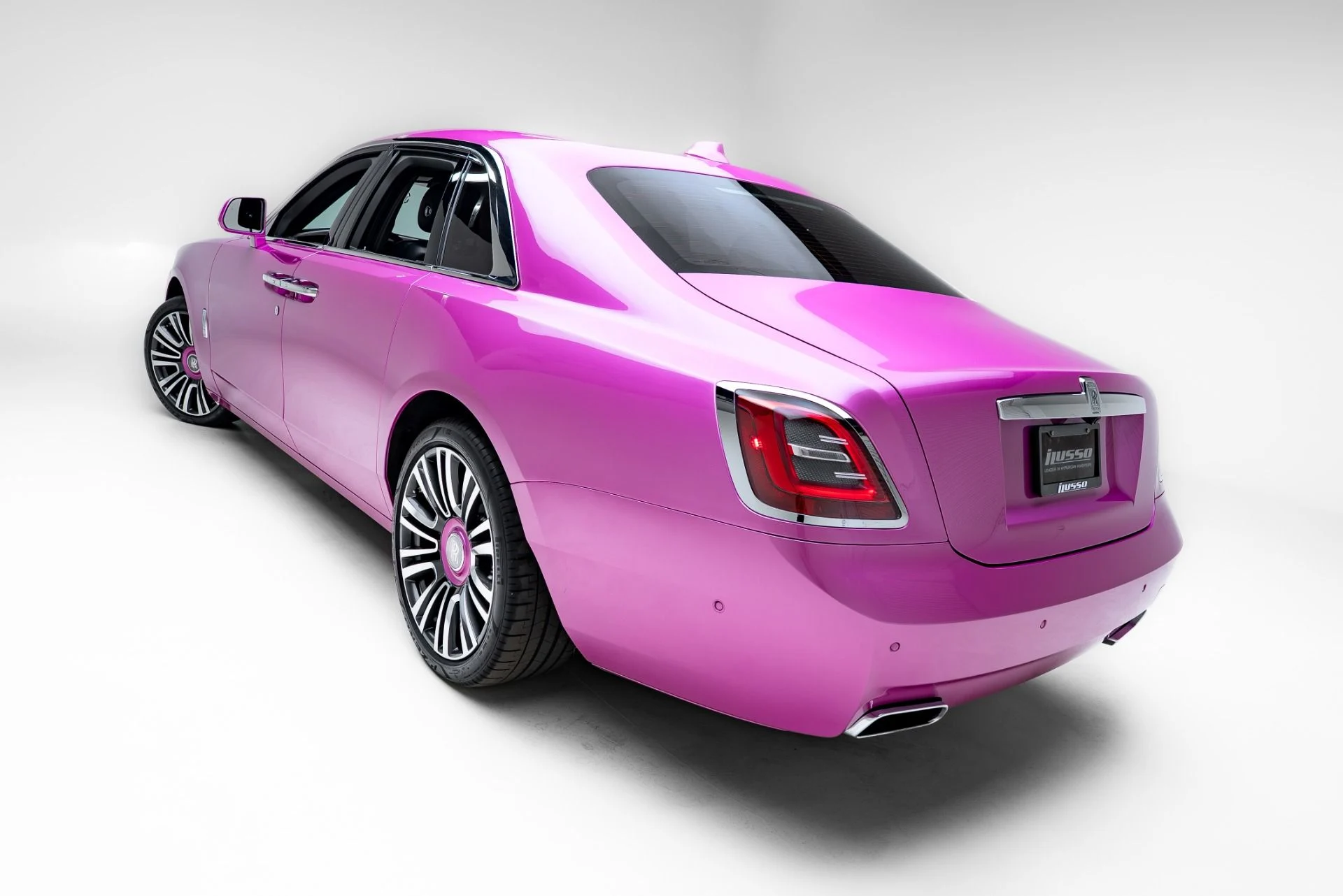 mph052_3827912176_Used_2021_Rolls_Royce_Ghost_1777047117_cea18b4c83