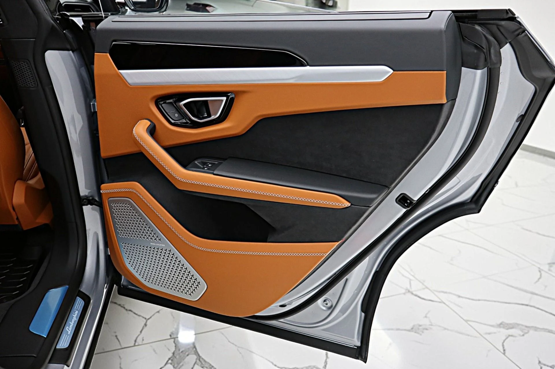 mph052_383719644_Used_2026_Lamborghini_Urus_SELEASE_OPTIONS_AVAILABLE_f77c580593
