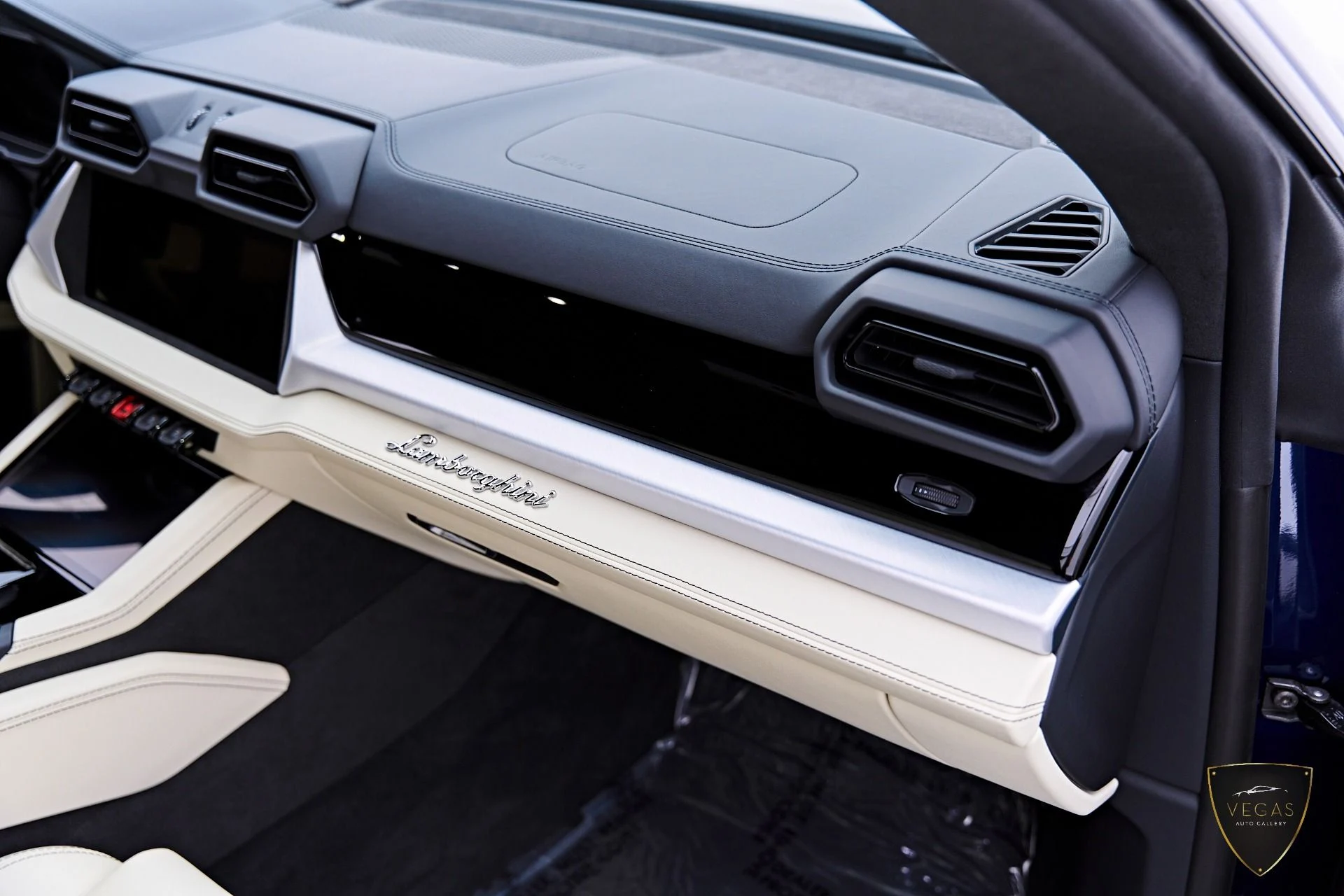 mph052_3839964722_Used_2026_Lamborghini_Urus_SE_1783419706_647c0bb170