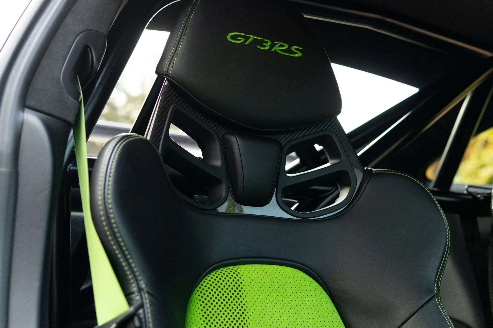 mph052_3846843353_Used_2019_Porsche_911_GT_3_RS_1765832448_85ce7773a8