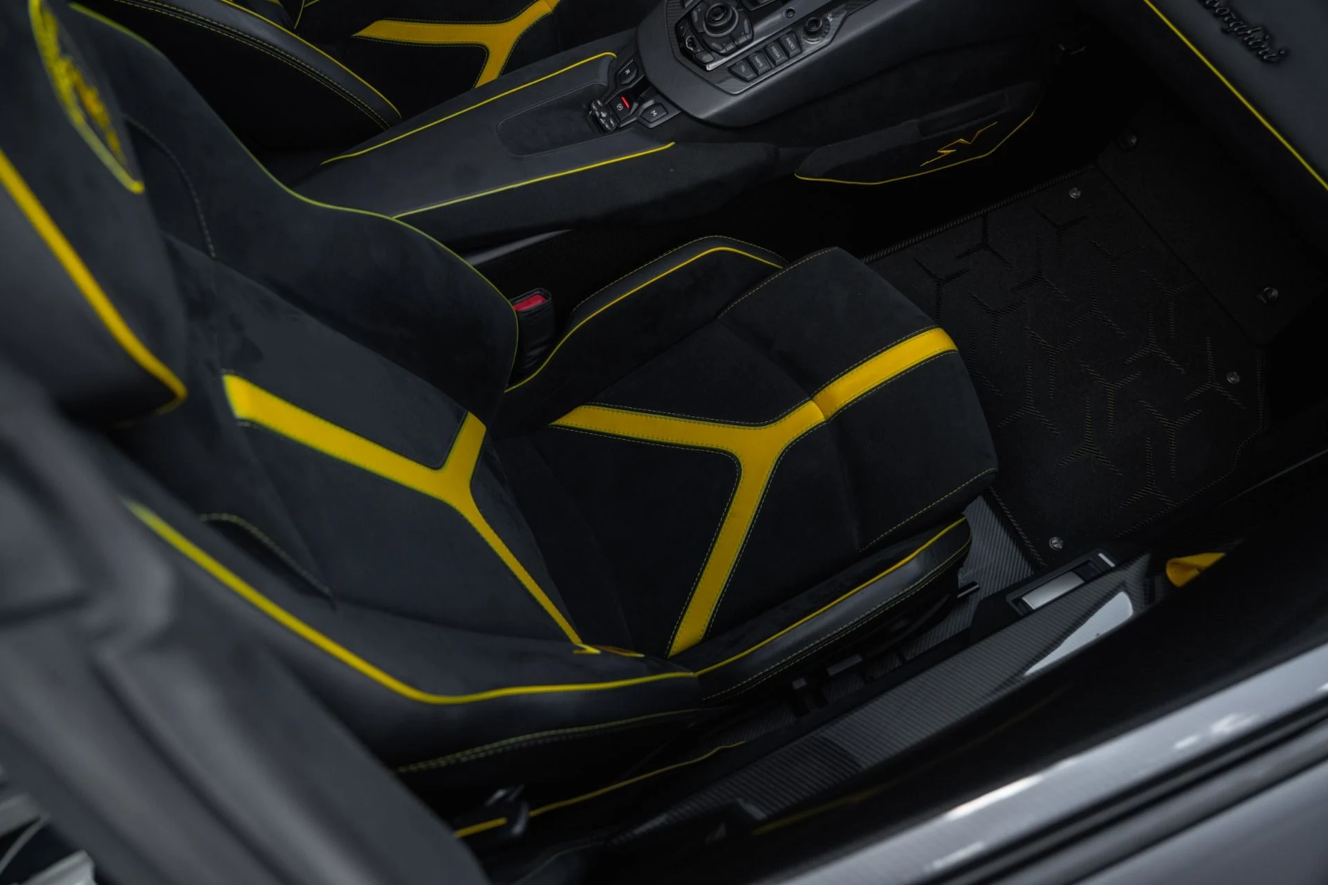 mph052_3854844297_Used_2016_Lamborghini_Aventador_LP_750_4_SV_1759528221_8c626f8547